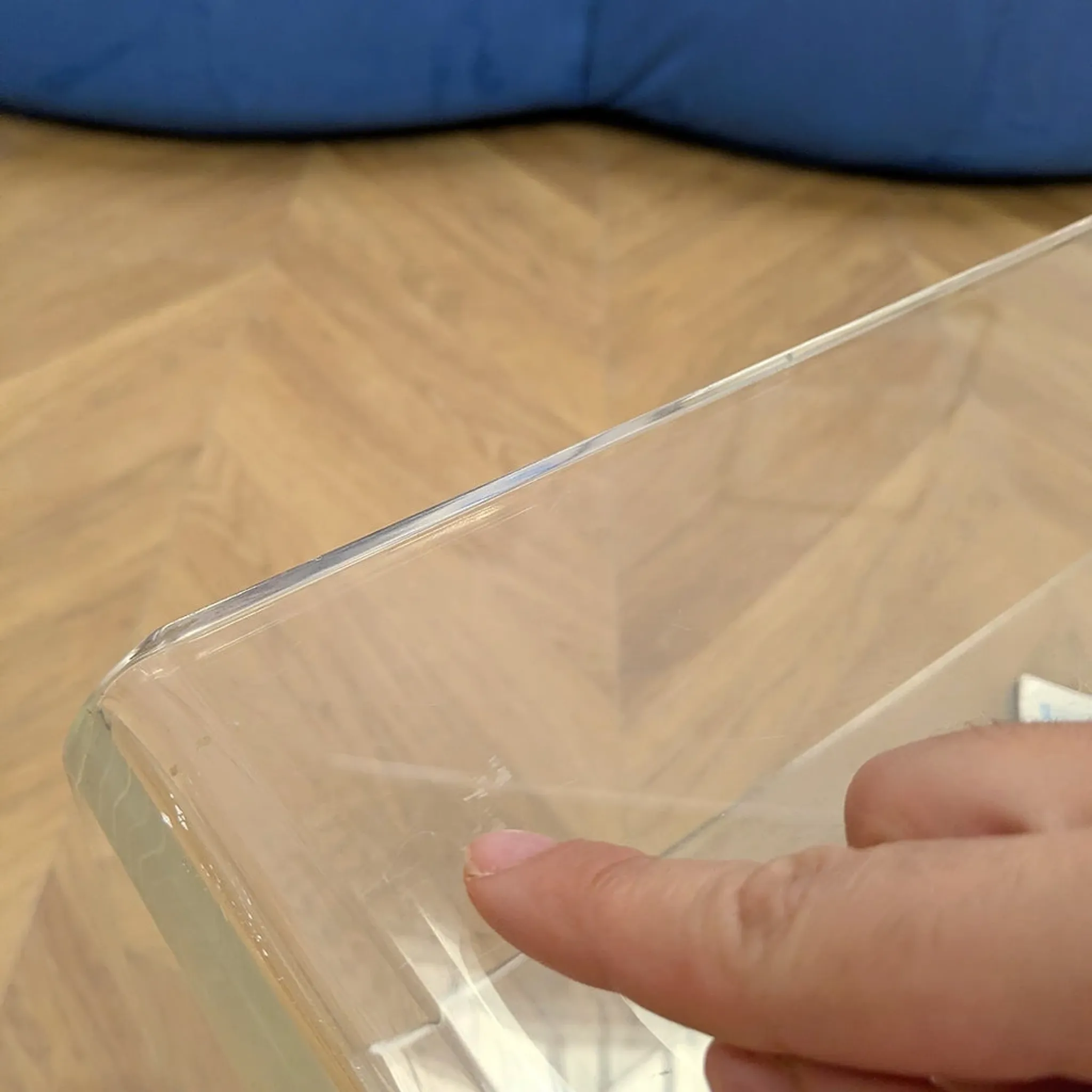 Vintage coffee table in plexiglass from the 1970s.