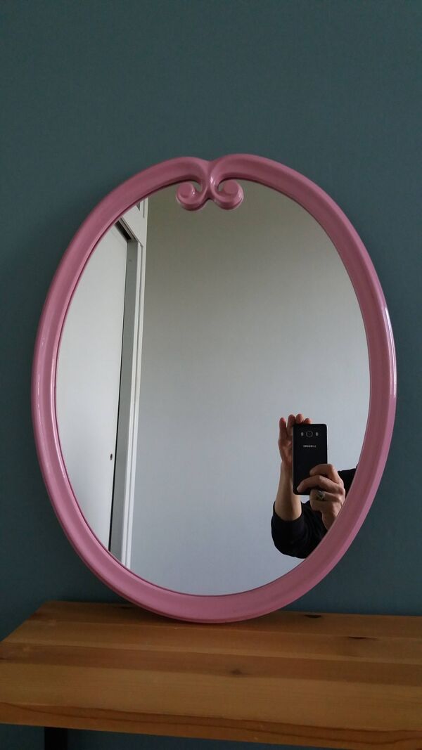 Miroir ovale fonte émaillée rose