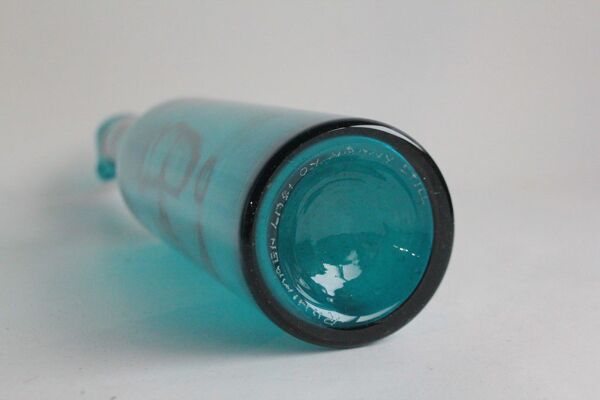 Bouteille verre par nanny still pour Riihimäen Lasi O.Y Finlande