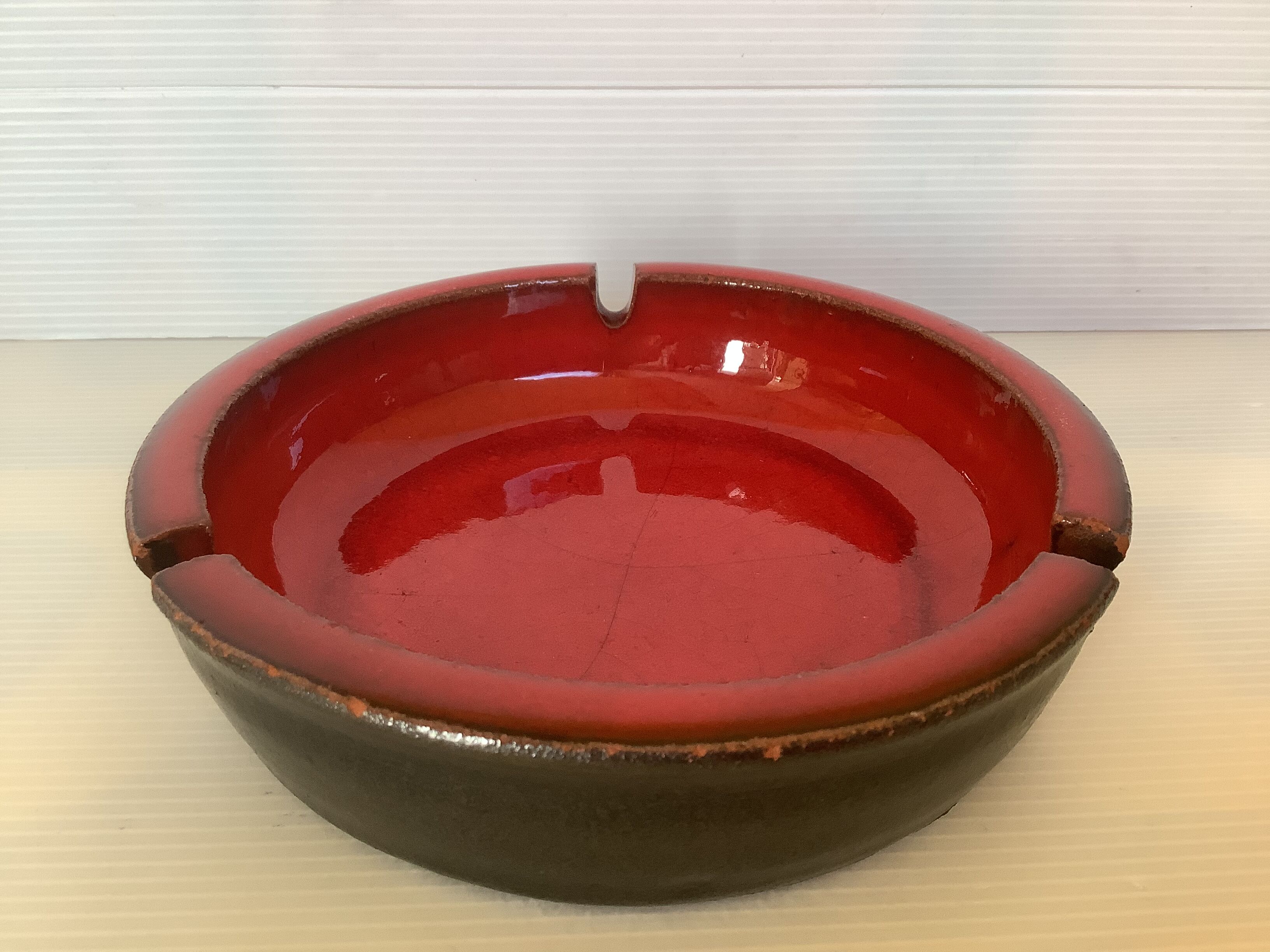 Koramic red and black ceramic empty pocket ashtray