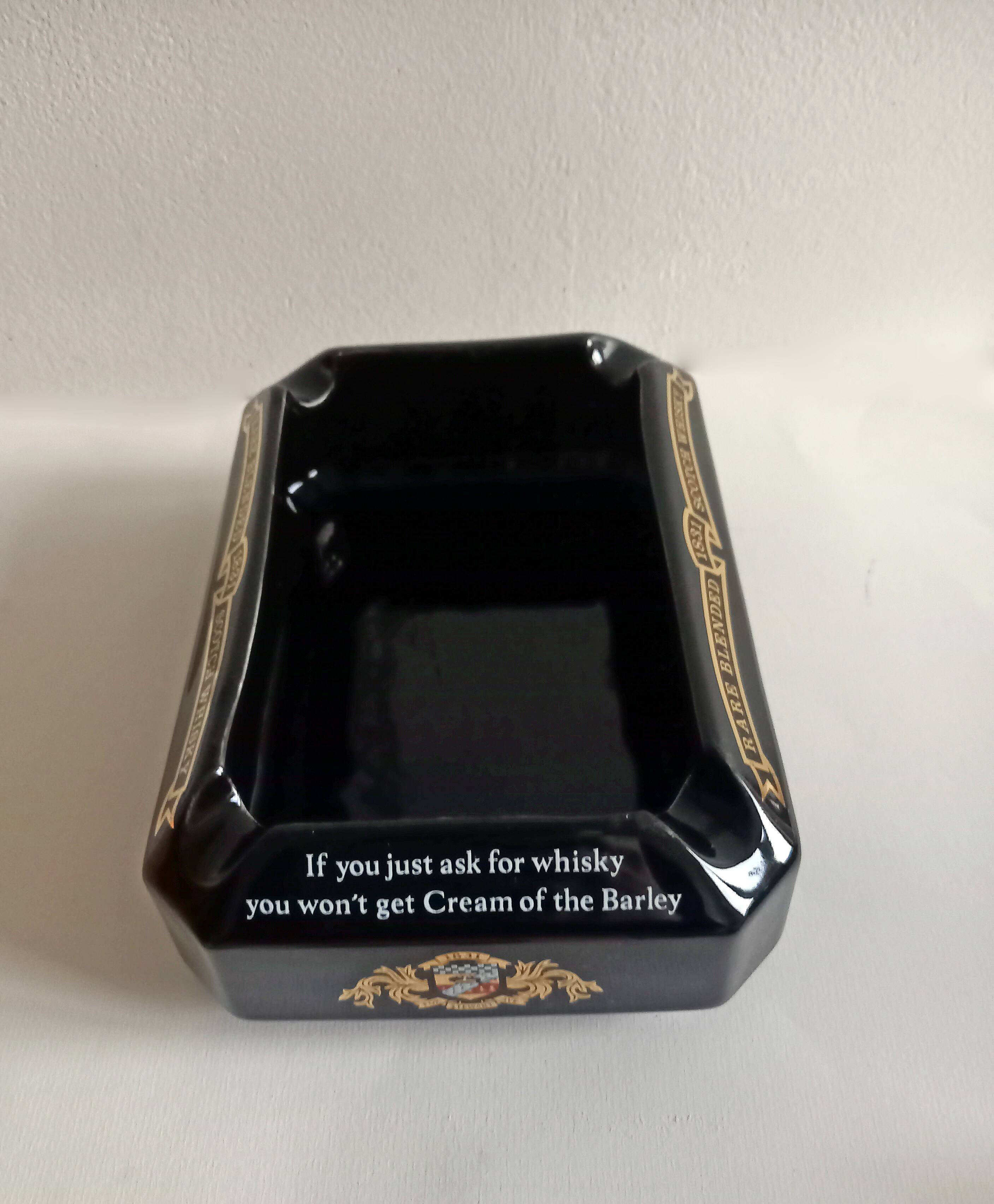 Set 2 advertising ashtrays Collection "International News" "Stewarts Cream Of The Barley" Vintage