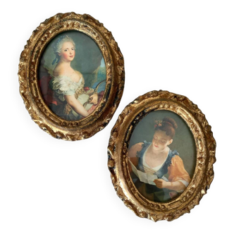 2 medallion frames in gilded wood