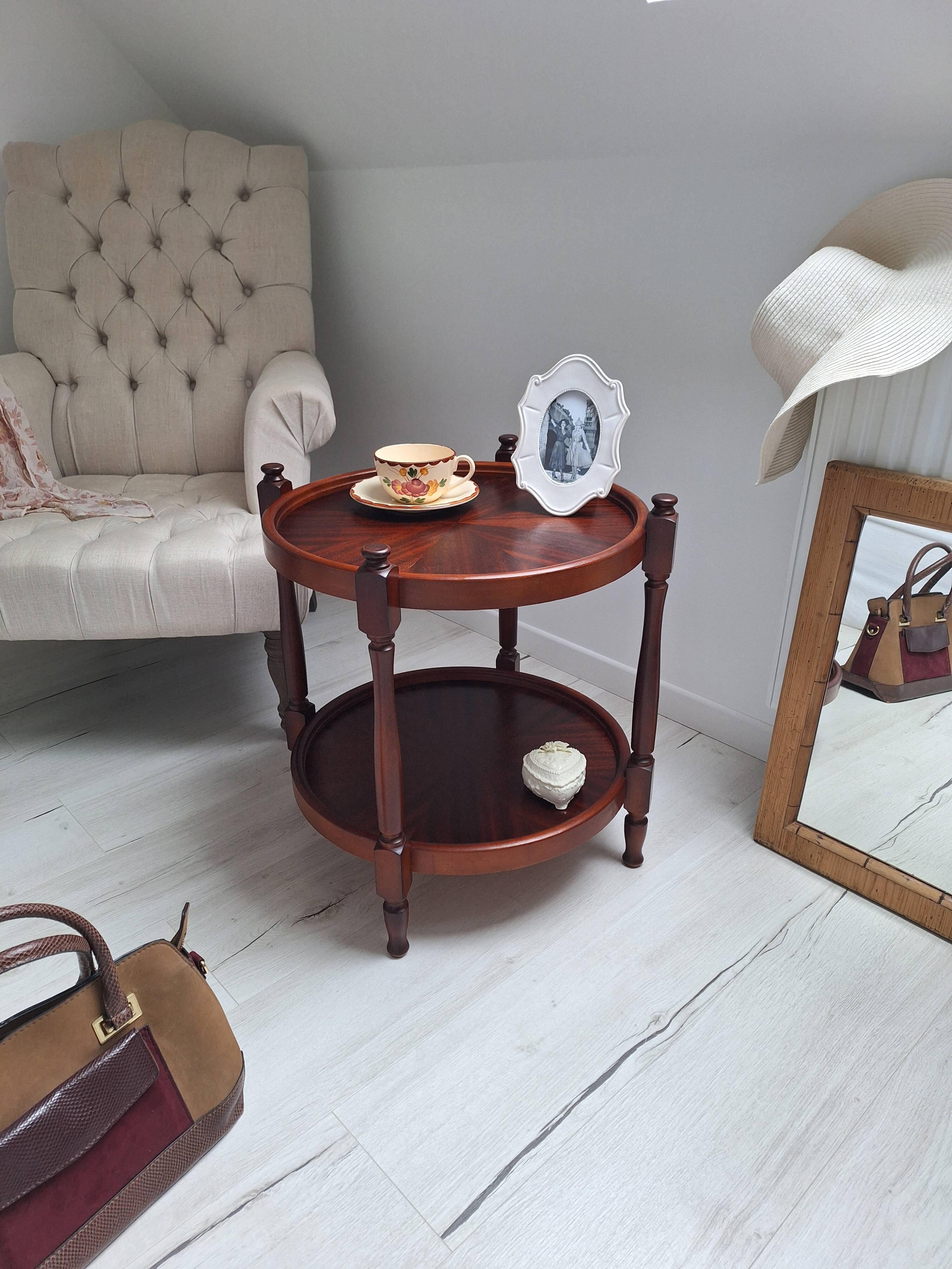 Coffee table / Side table / Round wooden end table
