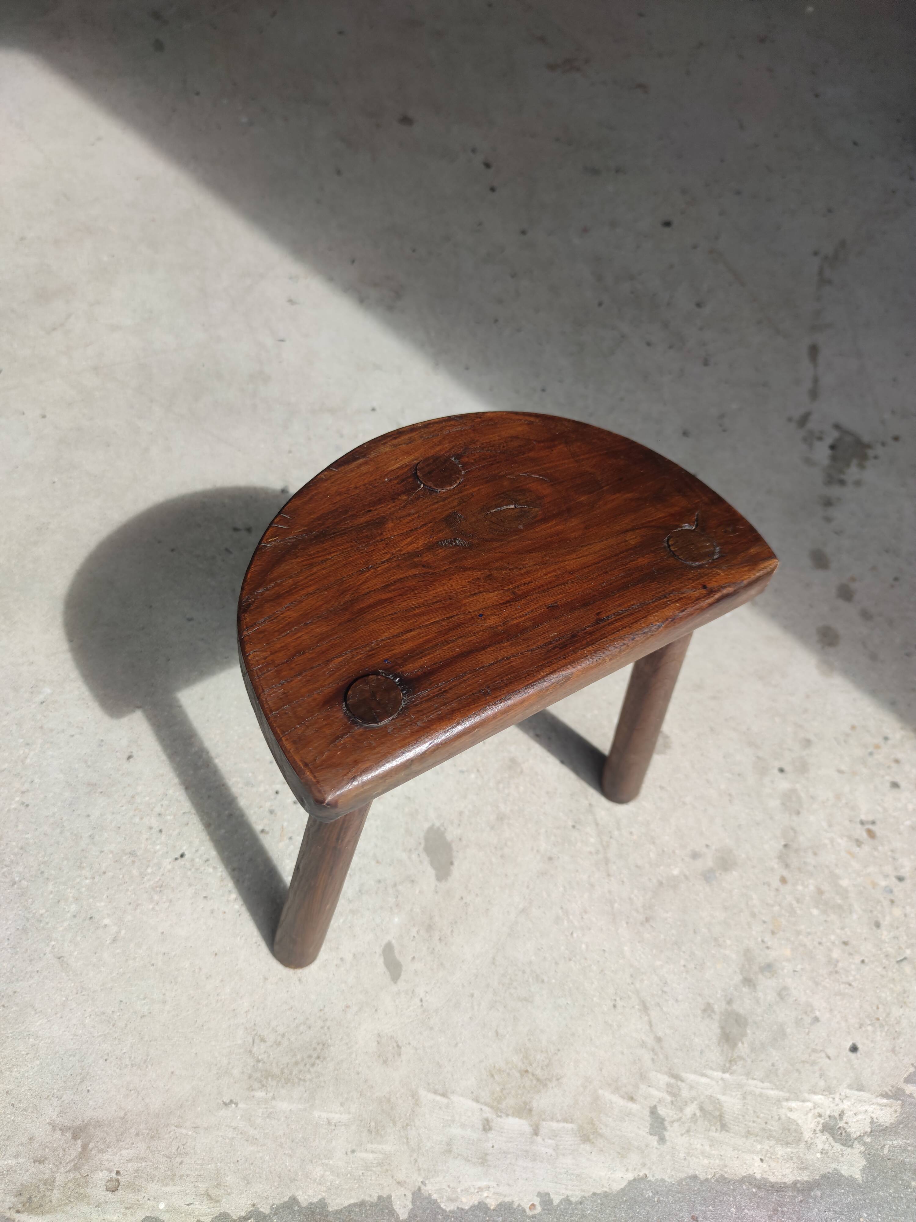 Stool in solid wood tripod seat half-moon