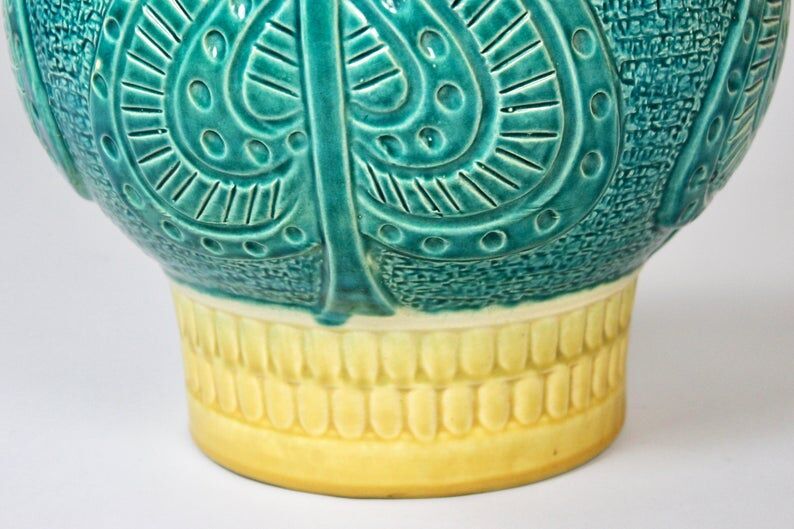 Vase en céramique turquoise de secours jaune