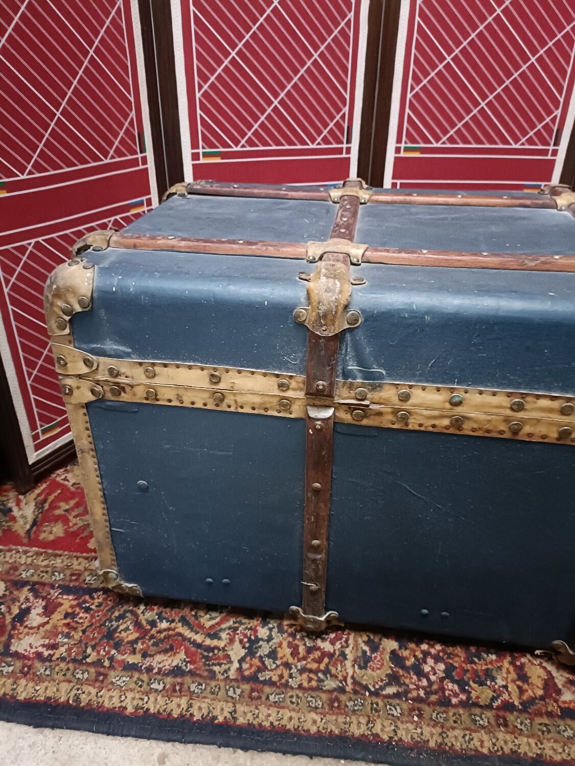 Former D.FES travel trunk trademark, 1950s