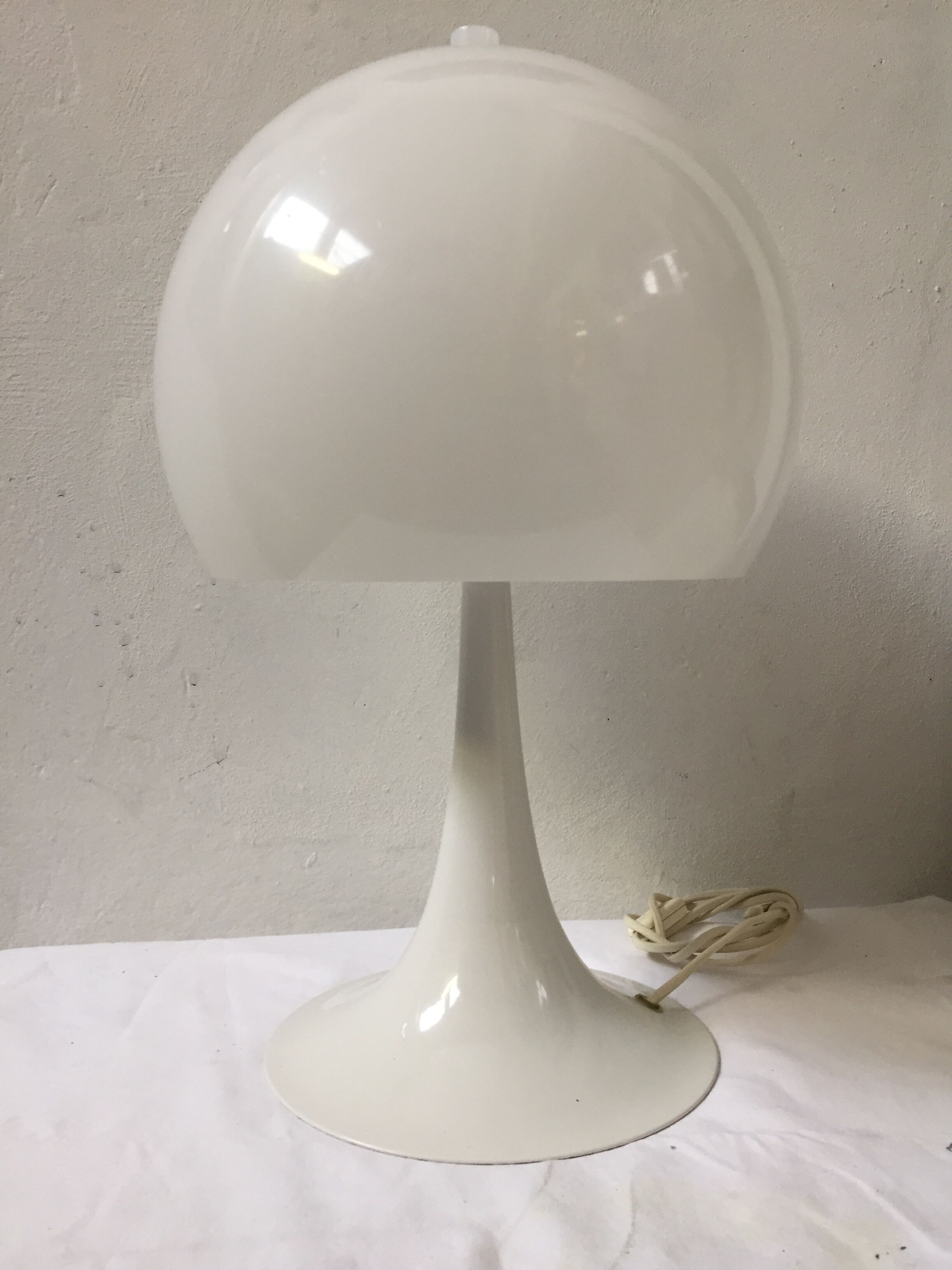 70s White mushroom lamp