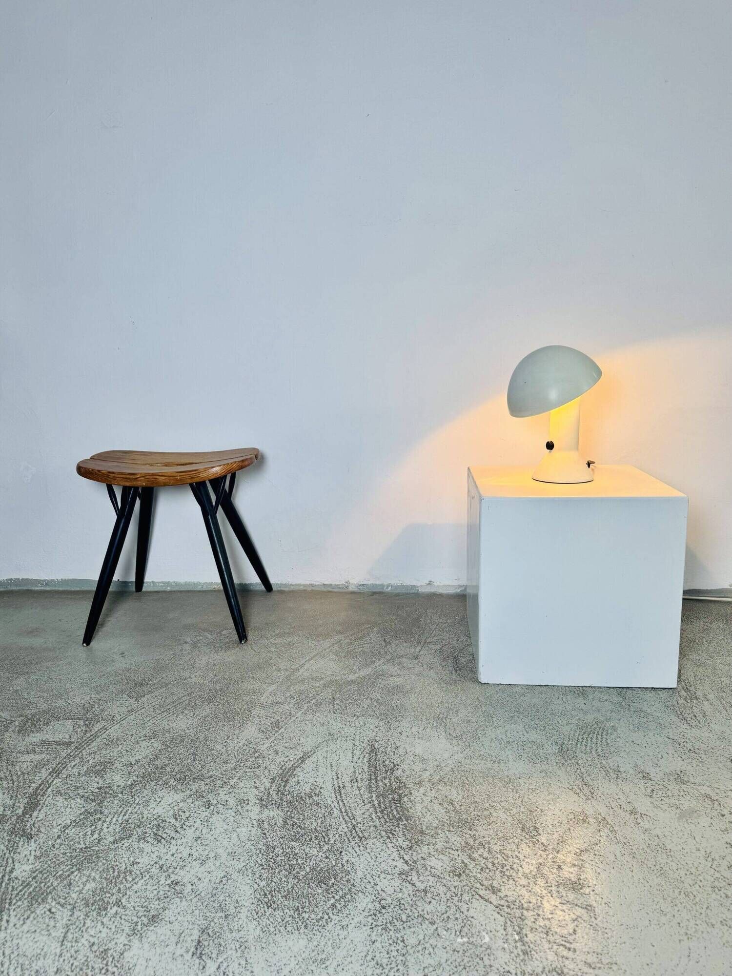 Model 685 ‘Elmetto’ Table Lamp In White Abs By Elio Martinelli For Martinelli Luce, Italy 1970S