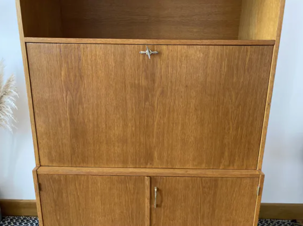 Secretary compass feet