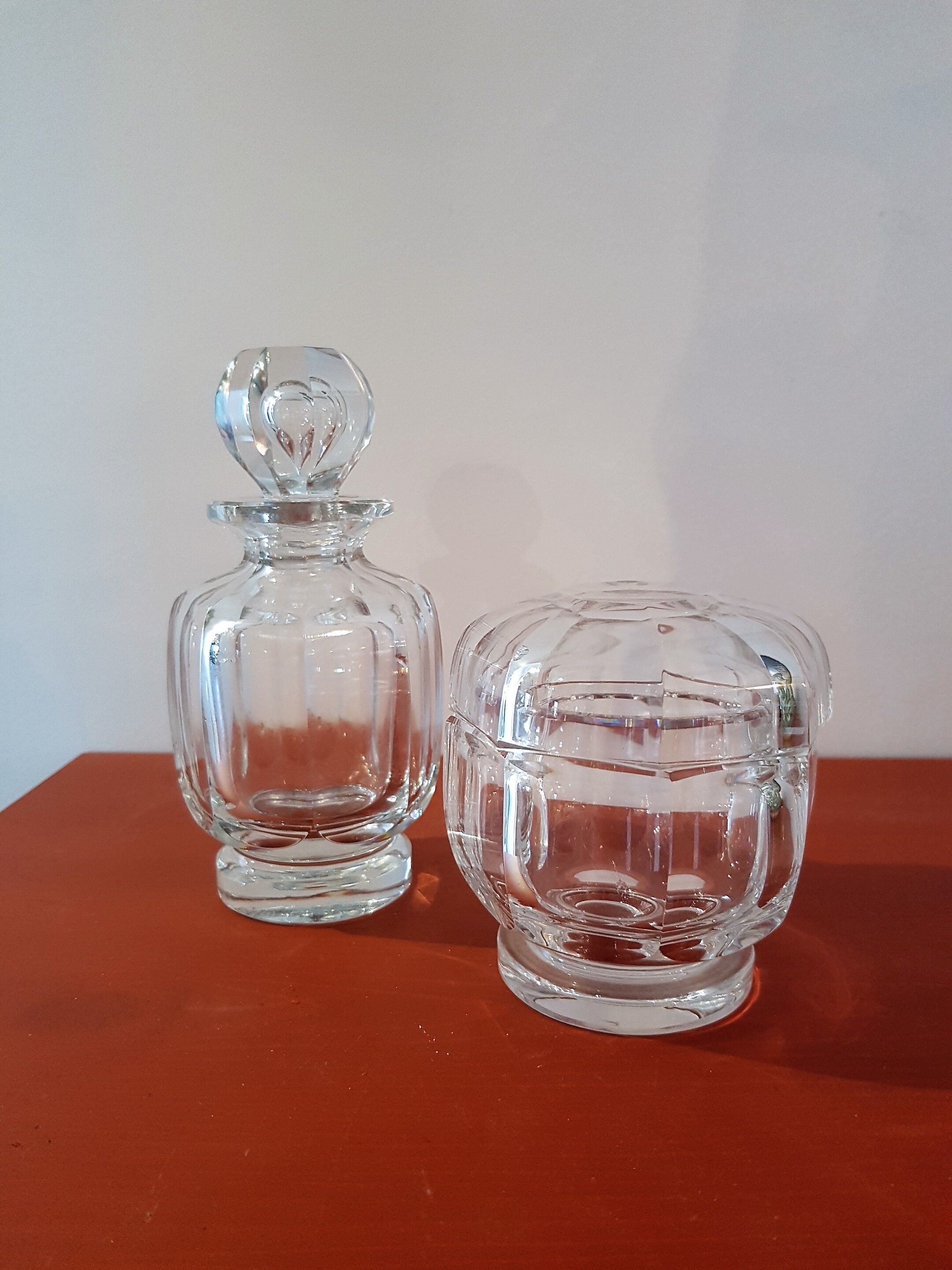 Ensemble de deux flacons ou pots en cristal Baccarat