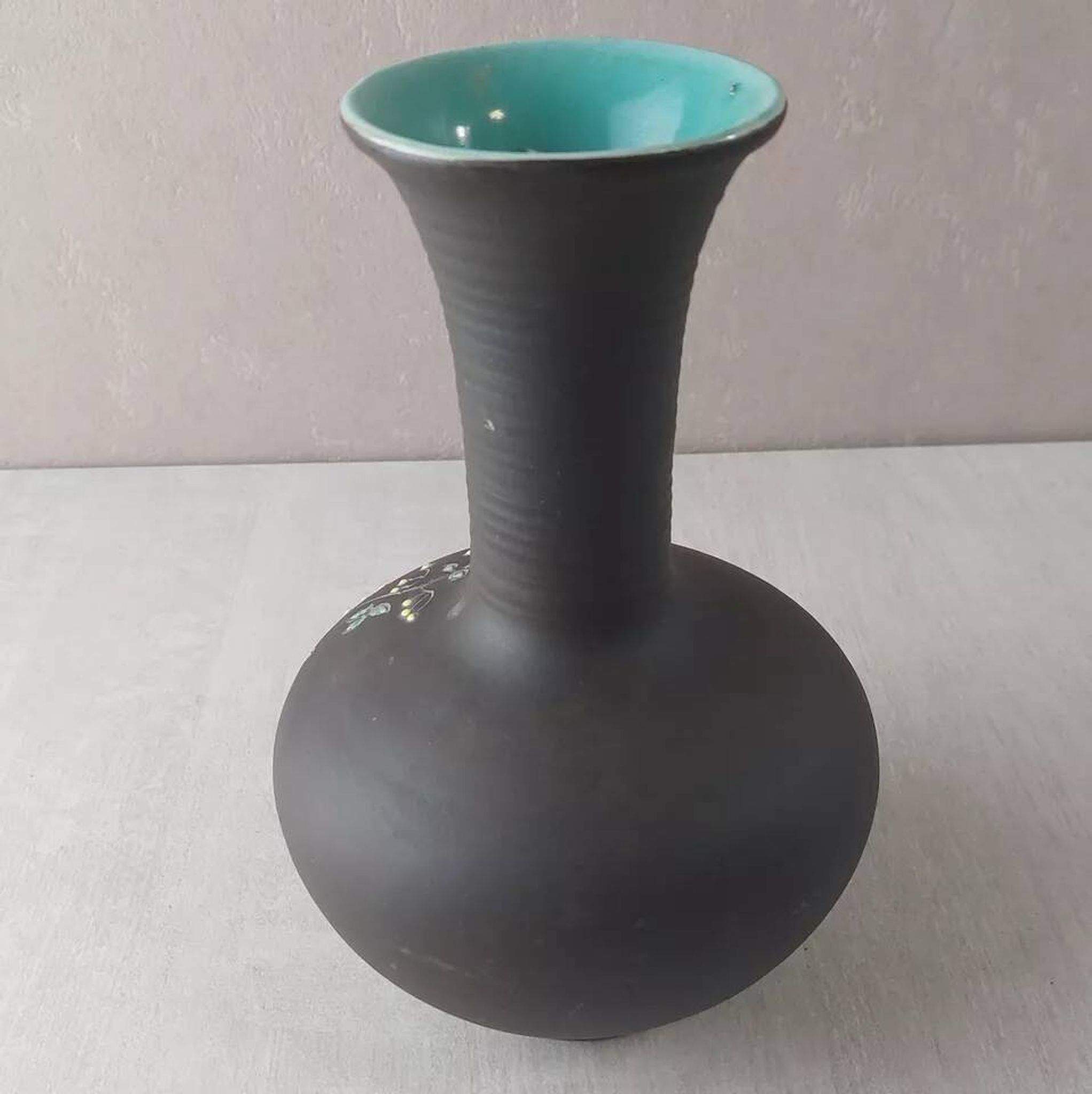 Old vase, enamelled flower decoration, to be identified