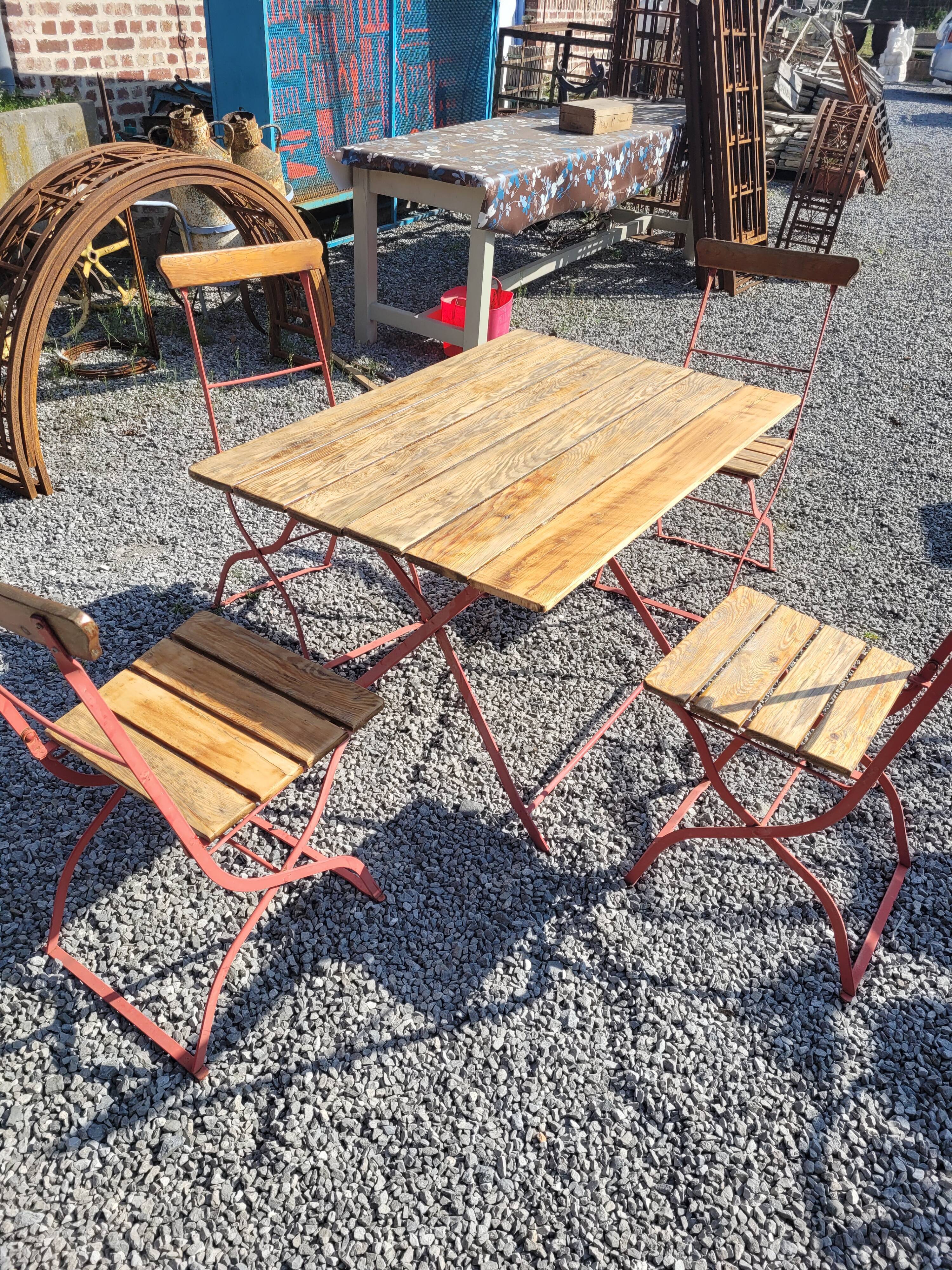 Garden furniture above wood and iron base It is foldable