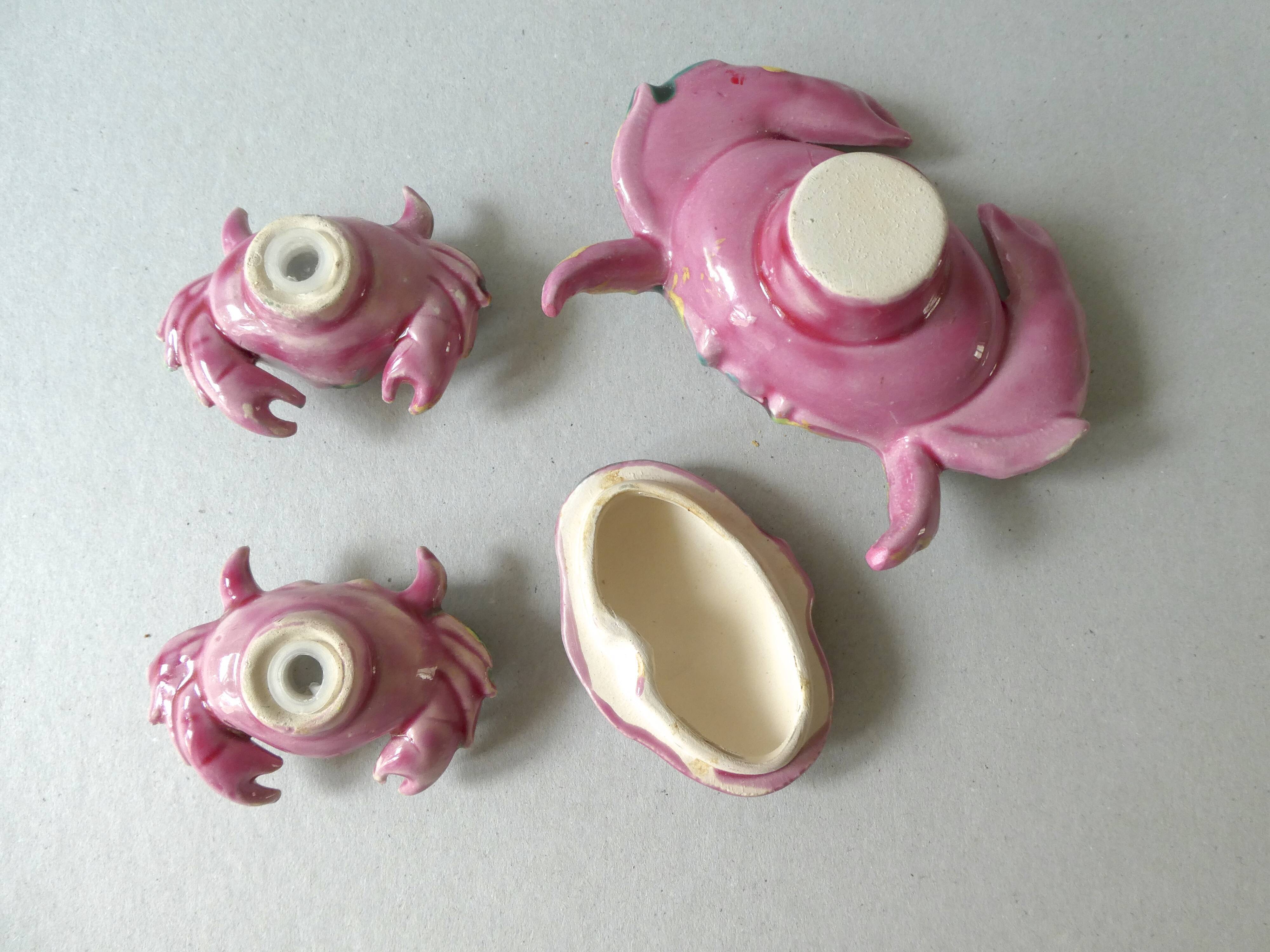 Set salt shaker, pepper and mustard maker, dabbling, crabs