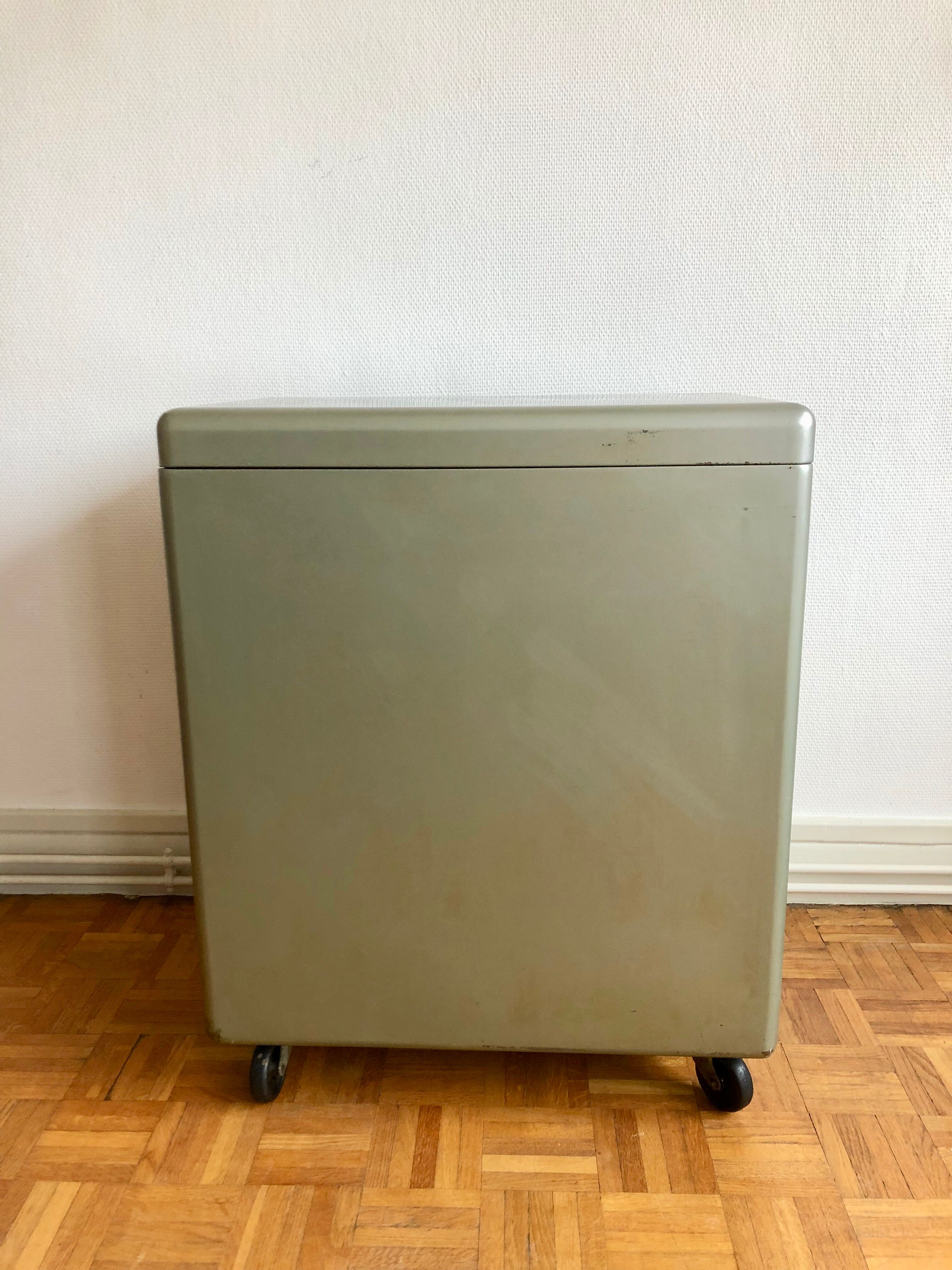 YAC industrial furniture with castors