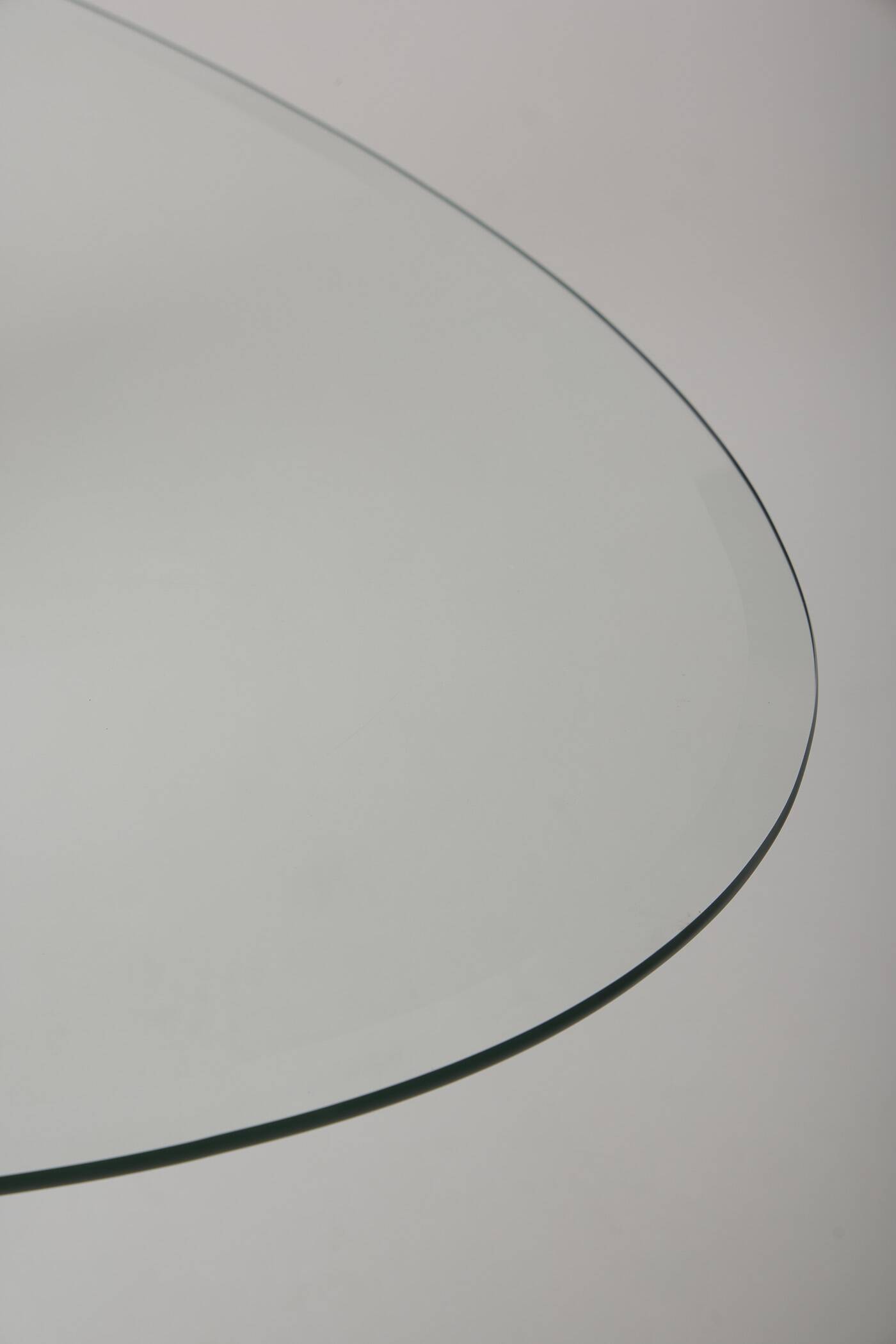 Oval glass table