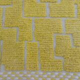 Tapis berbère marocain de couloir jaune citron à reliefs