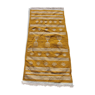 Tapis kilim jaune et blanc berbère fait main 120×60cm