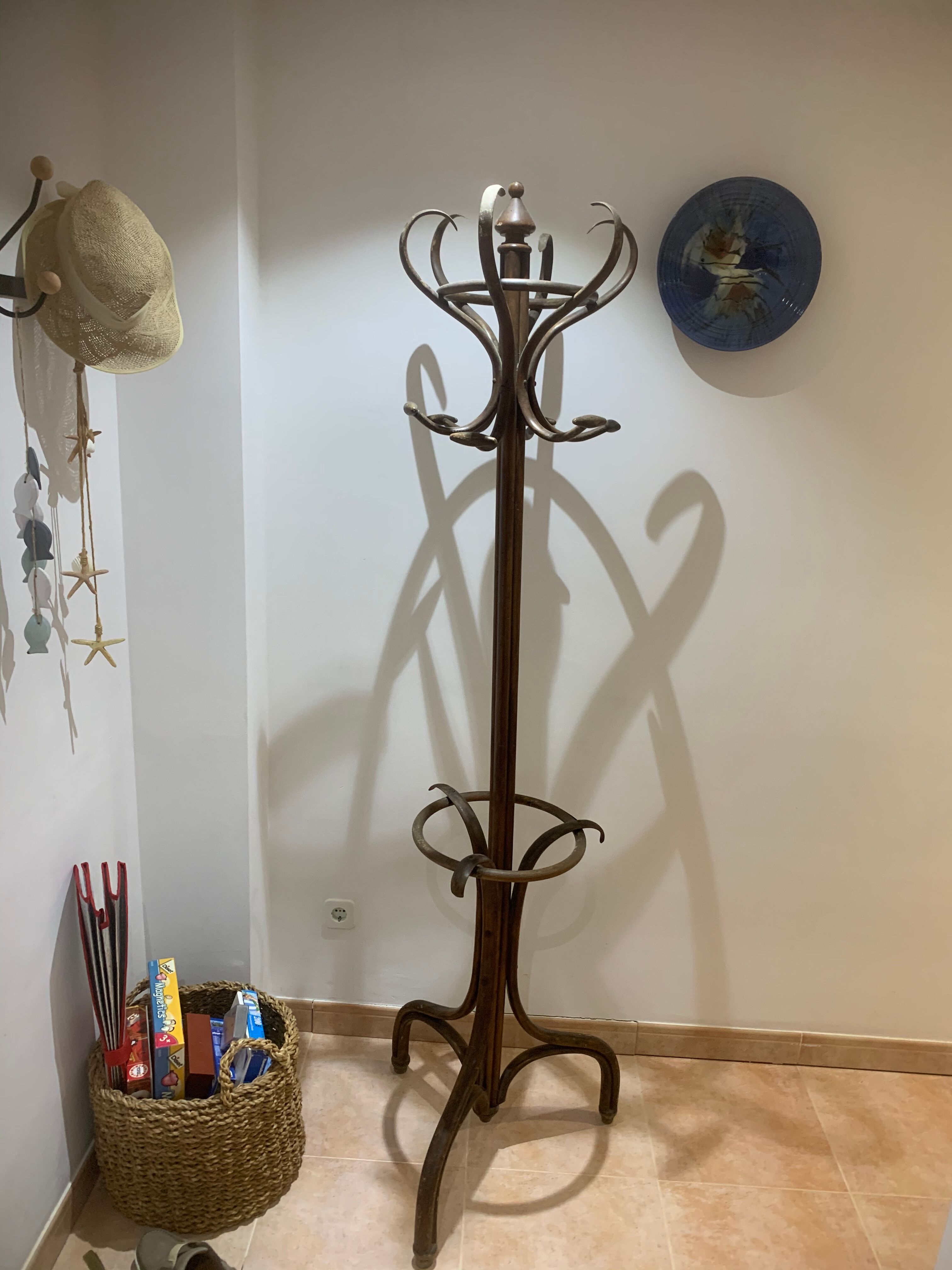 6 branches coatrack