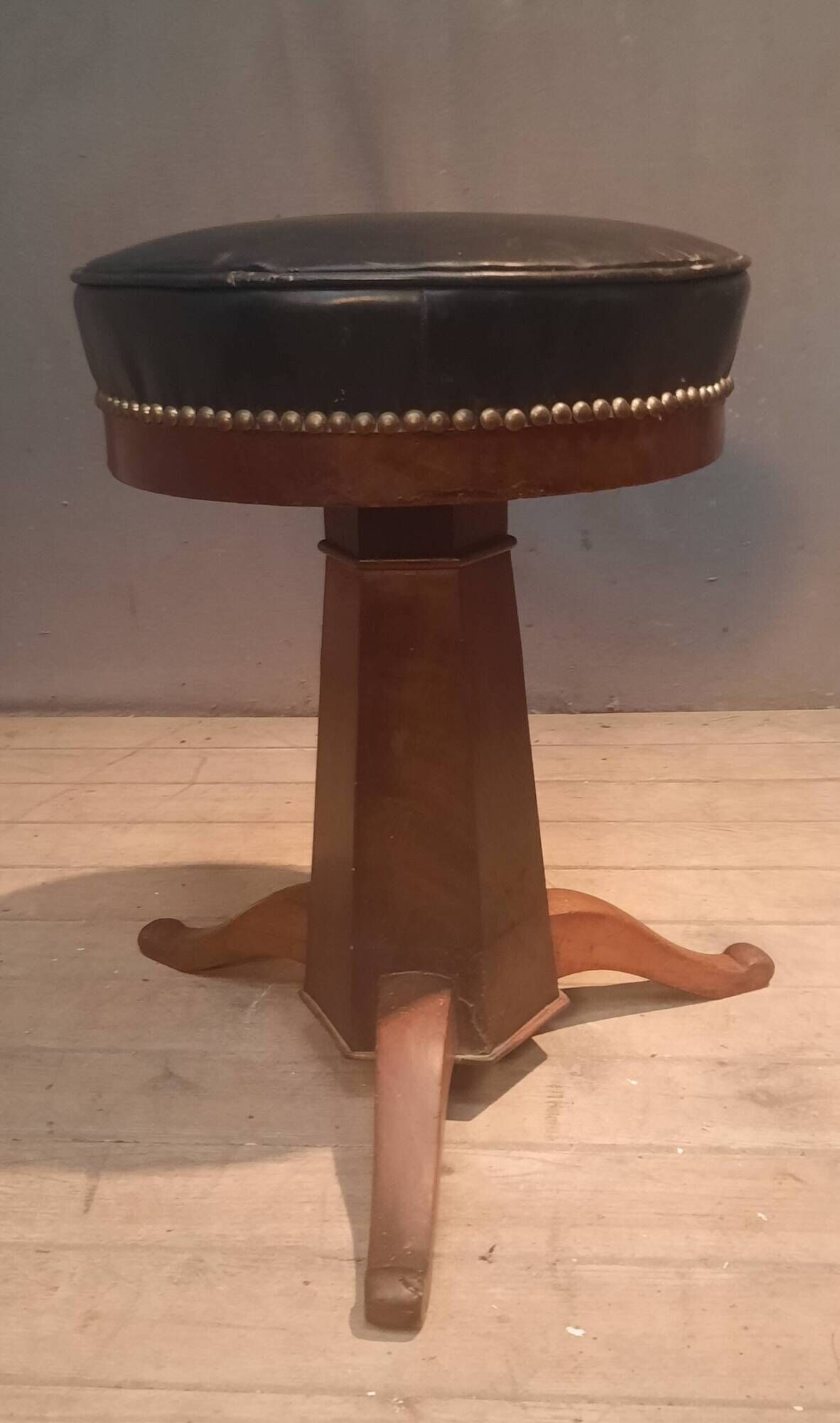 Hexagonal stool with adjustable height