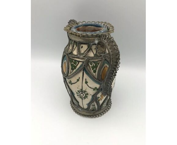Vase ancienne poterie de safi en peinture polychrome et décor sculpture  métal 14 cm | Selency