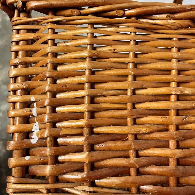 Rectangular wicker basket