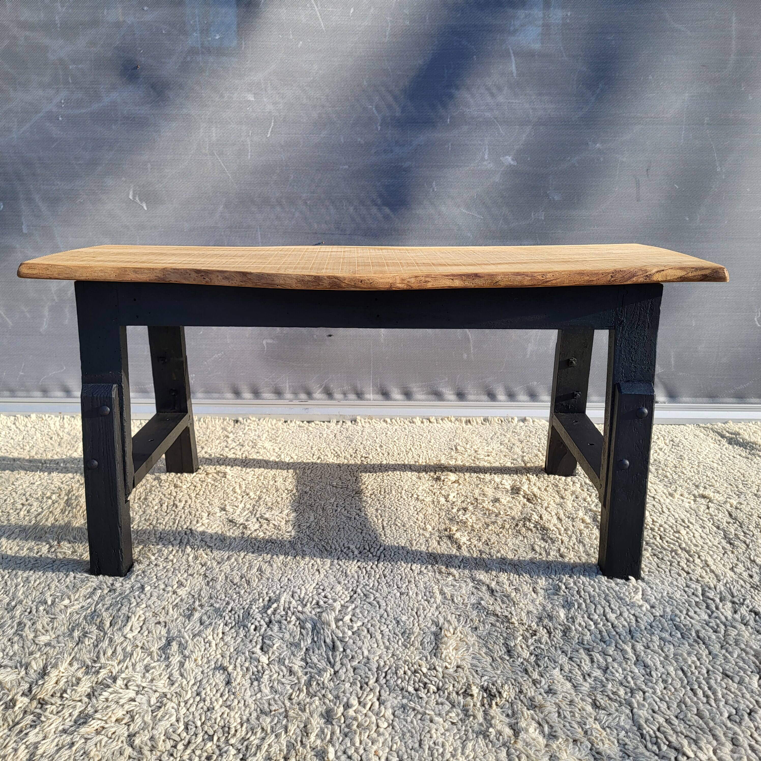 Bicolour coffee table in solid oak with 19th-century legs • Unique piece "Raw"