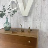 Commode aux pieds fuselés