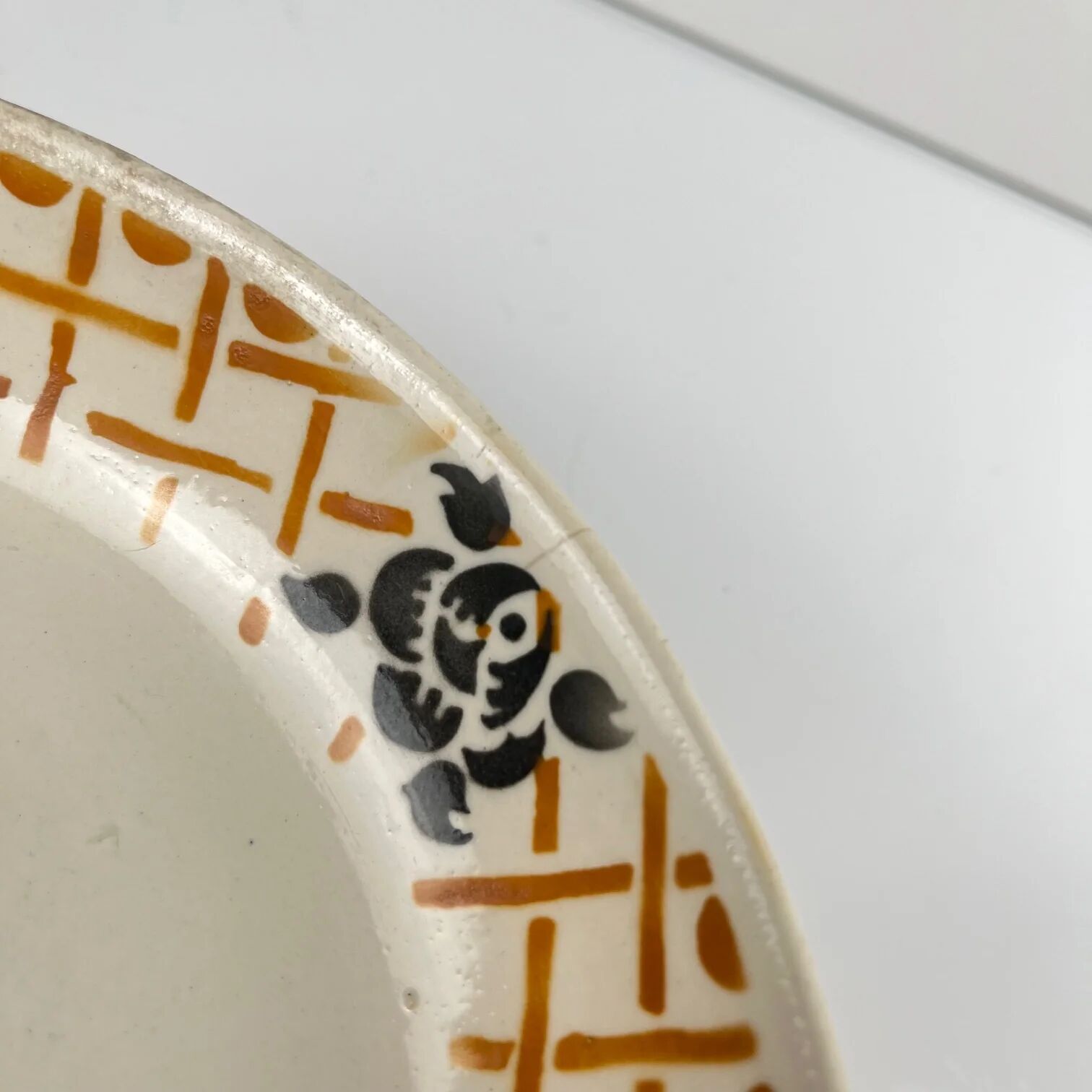 Plate on foot, ironstone, Badonviller "Roscoff", 1930