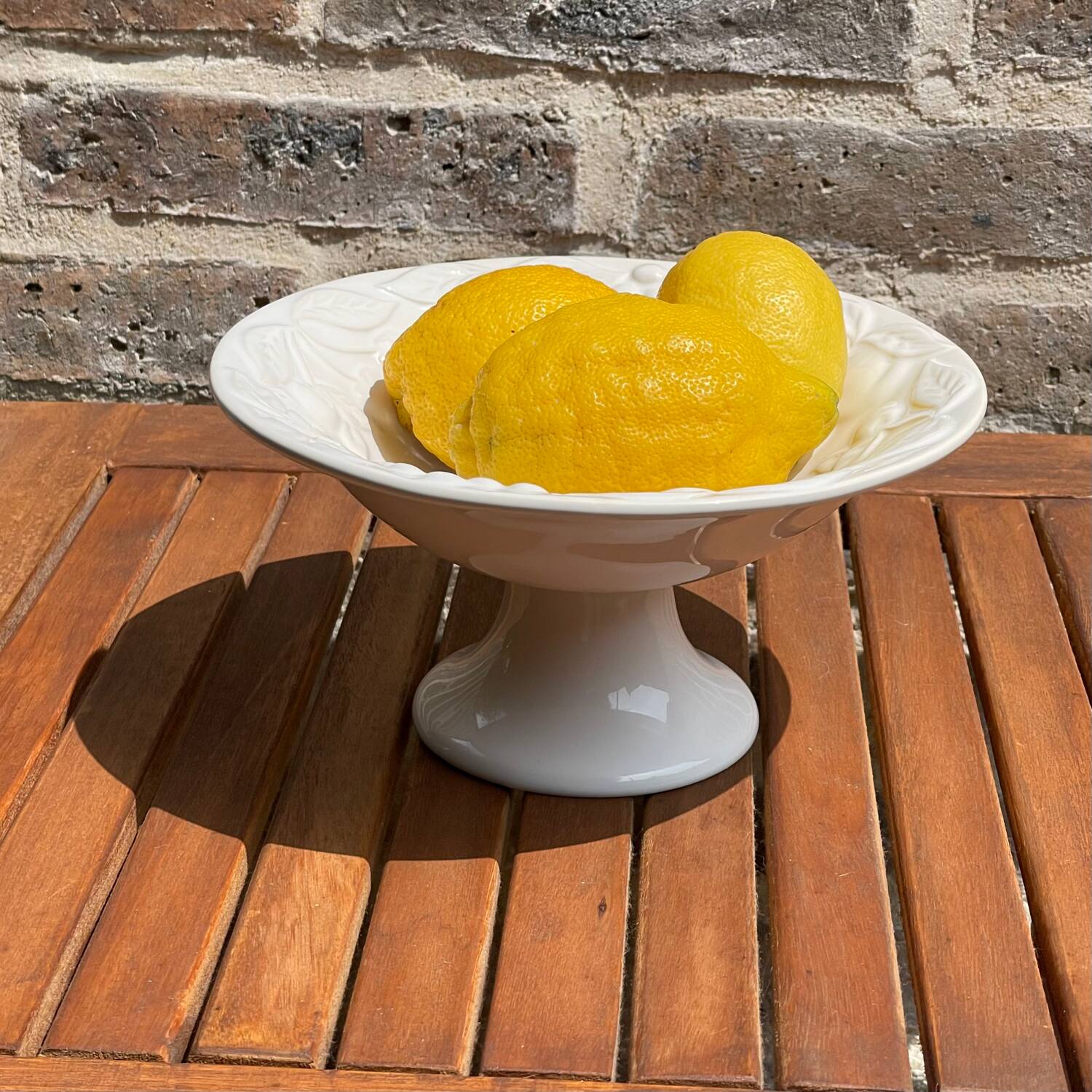 Fruit bowl with slip decoration