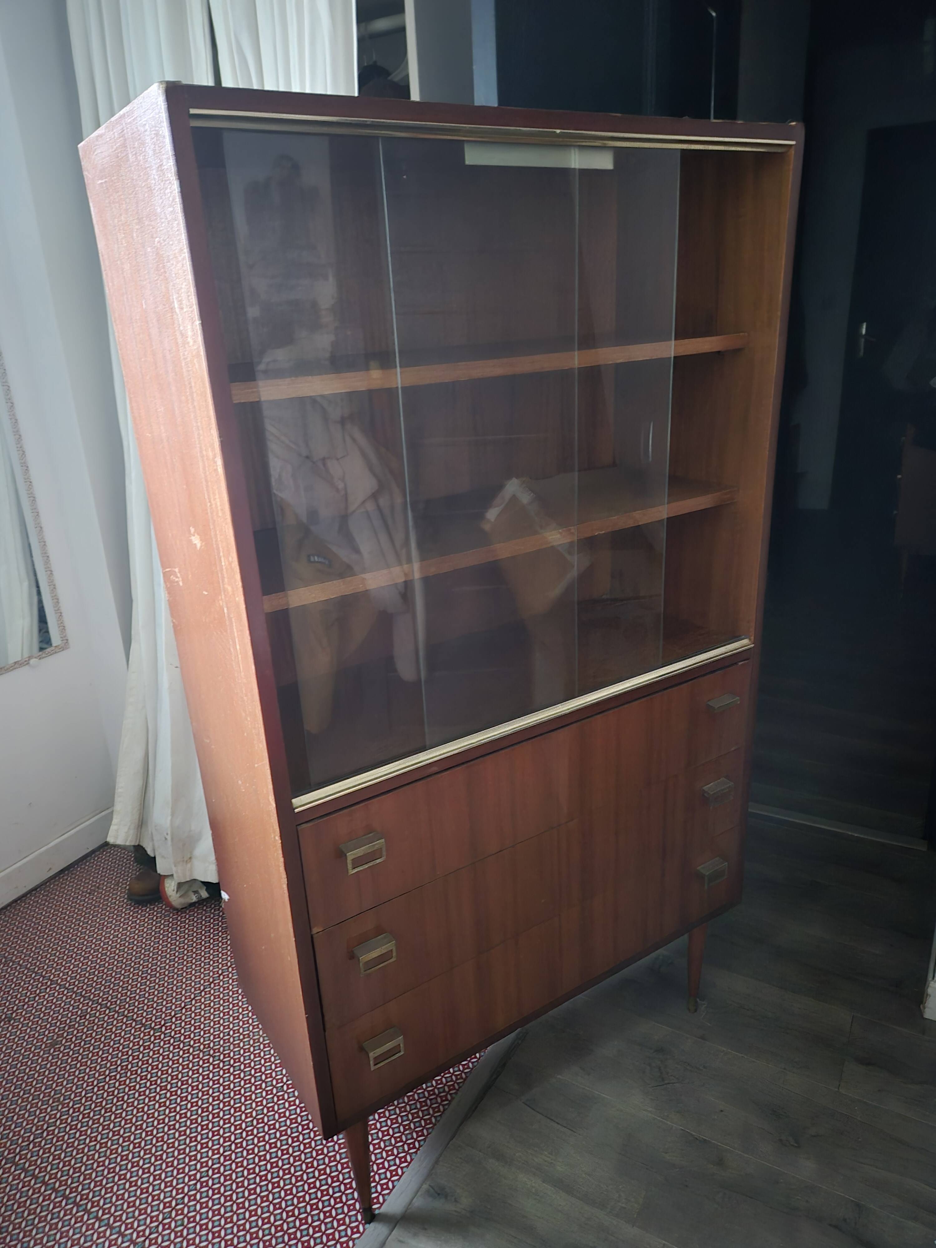 Vintage glass cabinet with 2 glass doors