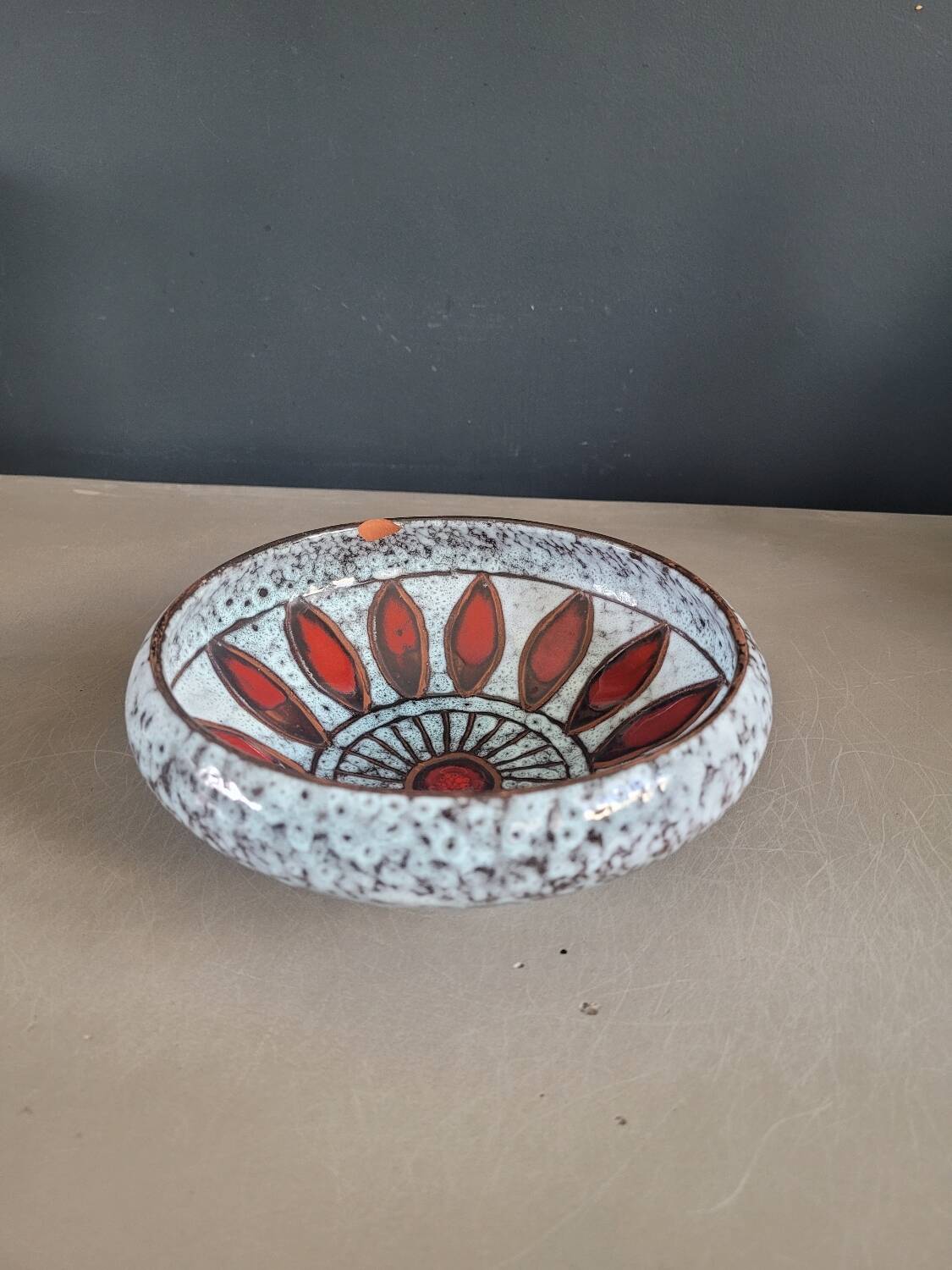 Glazed ceramic bowl signed Hôpital Cantonal Genève 1969