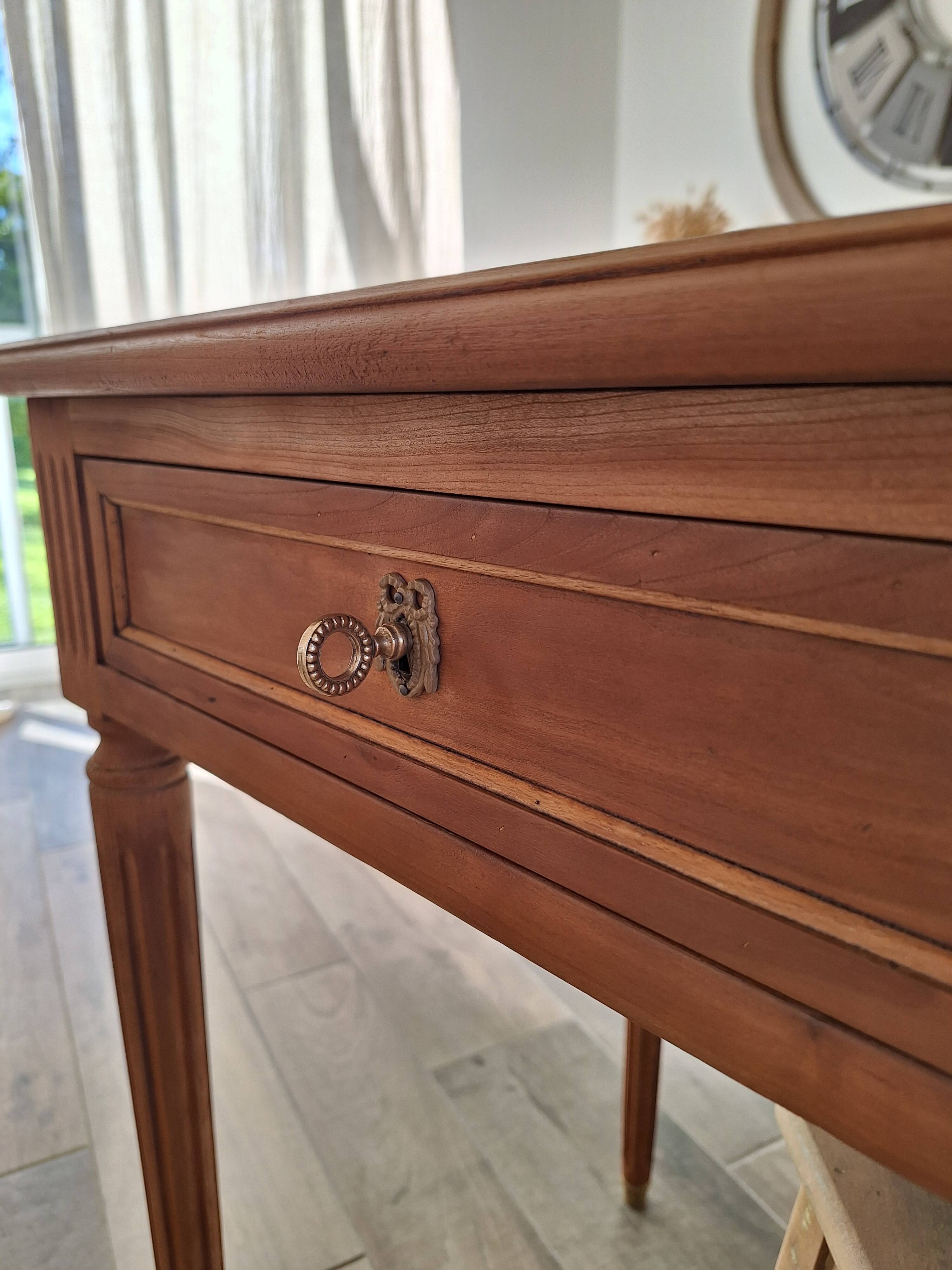 Extendable desk in solid wood in Louis XVI style
