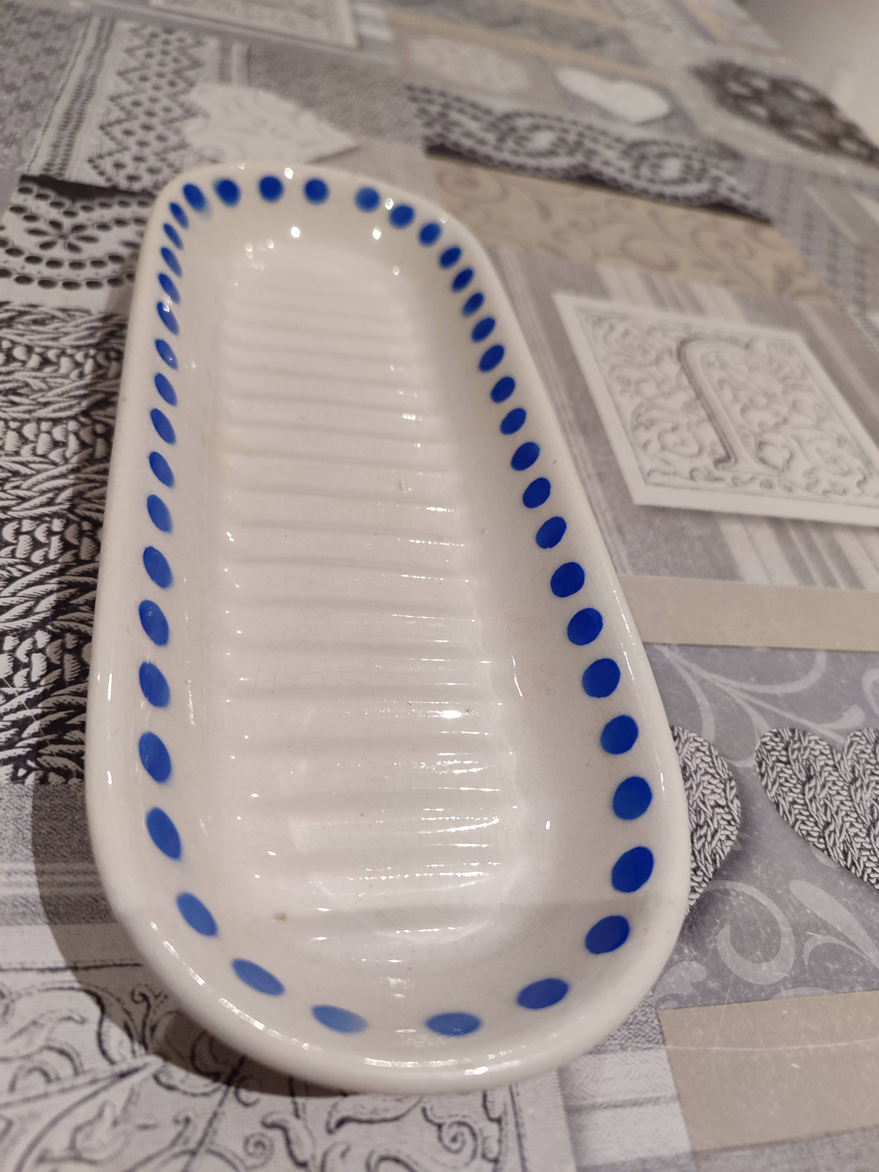 Soap dish or comb holder