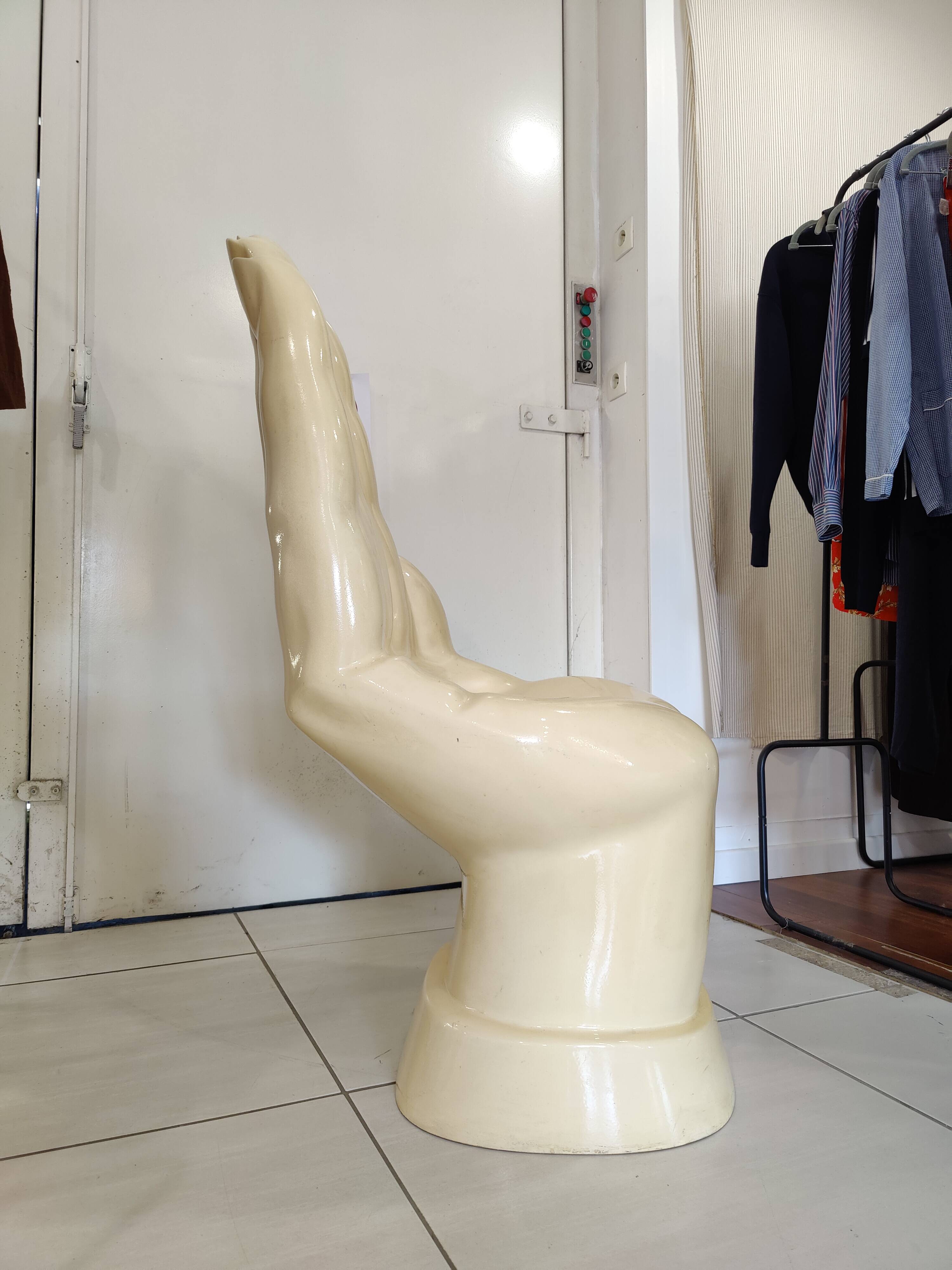 Chaise Main sculpturale années 70