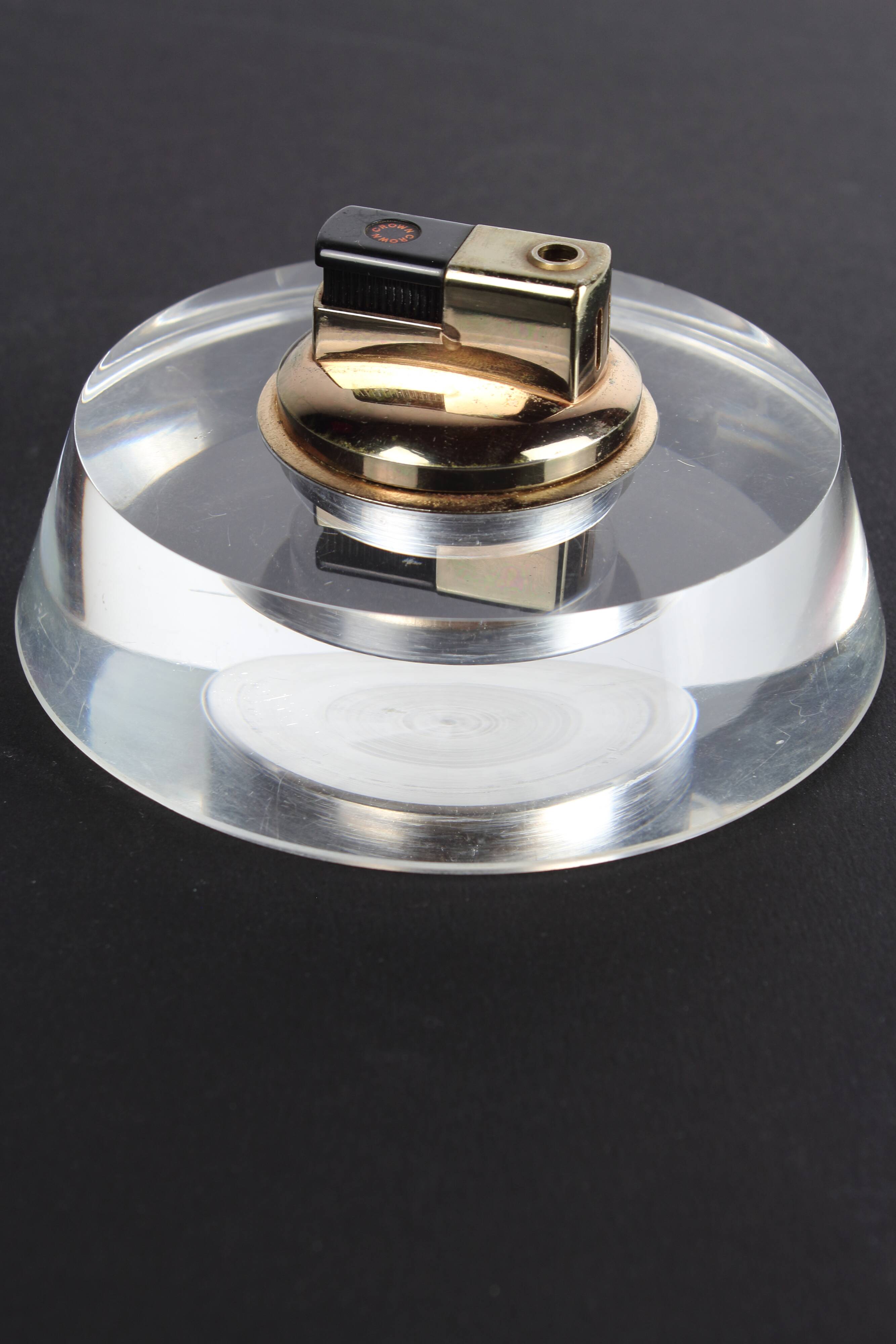 Table lighter in plexiglass and gold metal, Crespi style, 1970s.