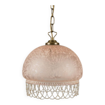 Suspension vintage en verre givré rose et pampilles perlées