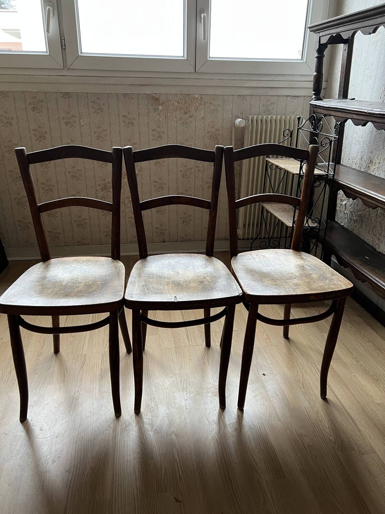 Chaises bistrot en trio