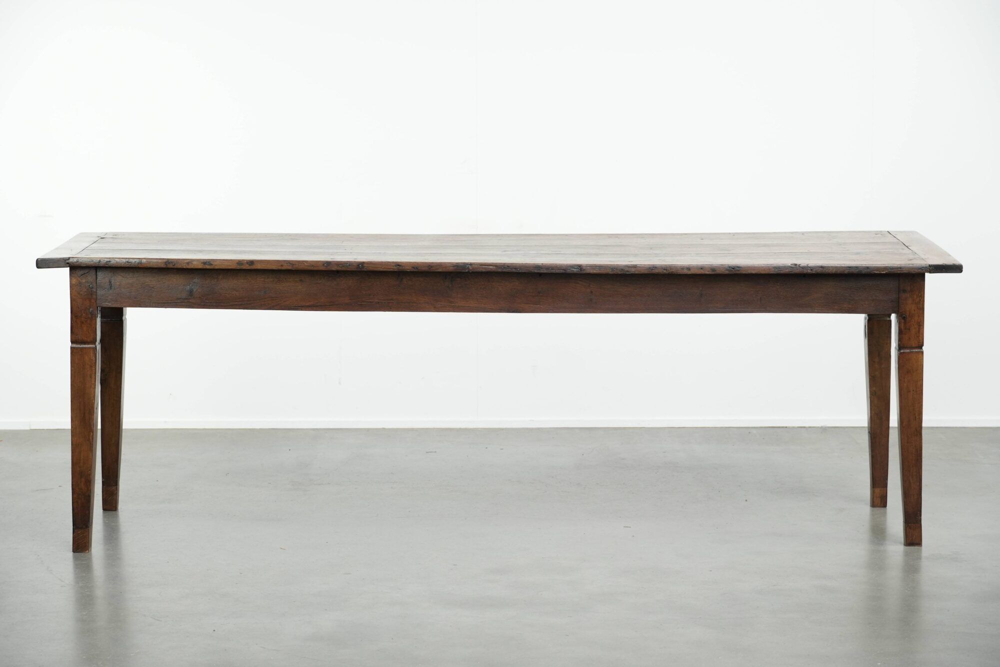 Antique oak table from the 19th century with a walnut top for 6 to 8 people