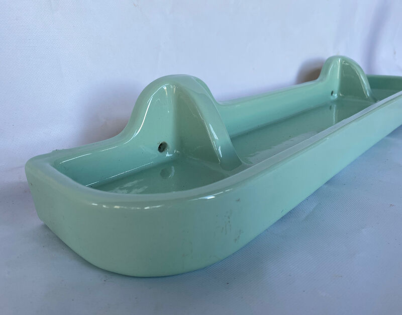 Green porcelain shelf
