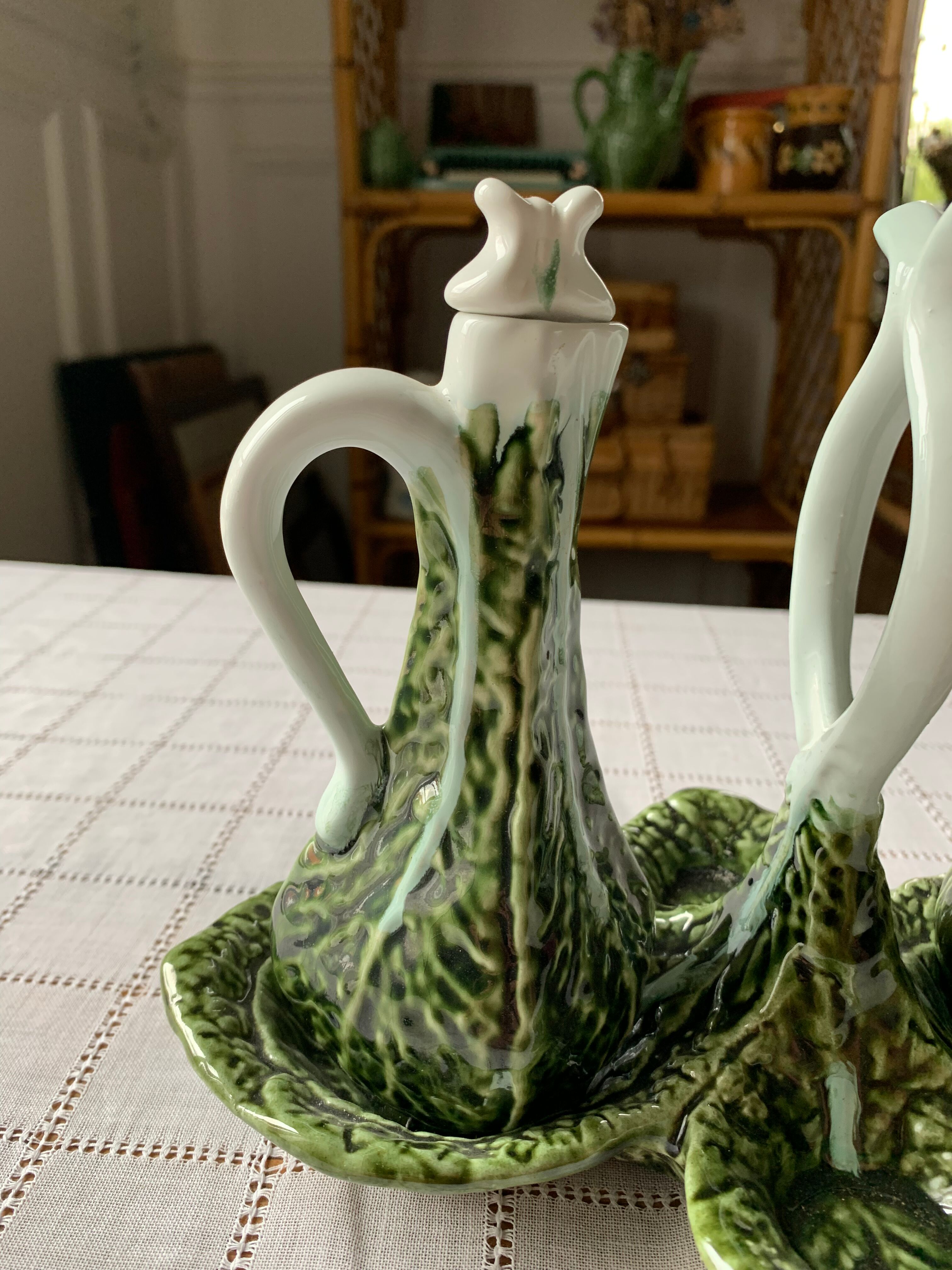 Servant oiler and vinegar cabbage slurry in slurry