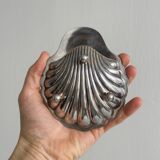 Antique shell-shaped presentation butter dish