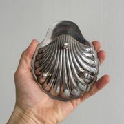 Antique shell-shaped presentation butter dish