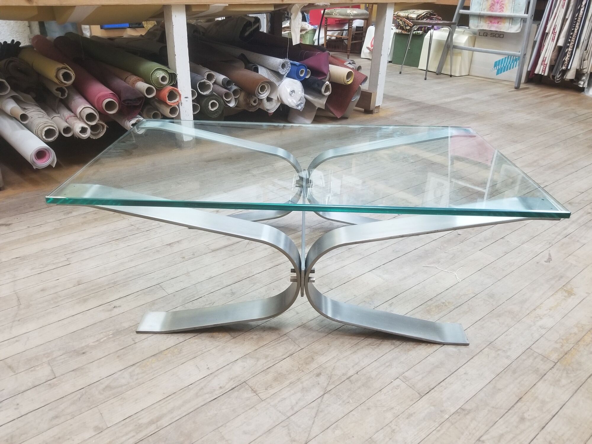 Vintage brushed steel coffee table and thick glass top - italian design