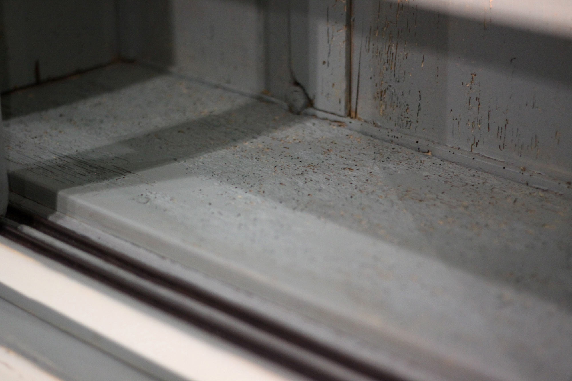 Furniture keeps eating - Craft - Vaisselier - Library