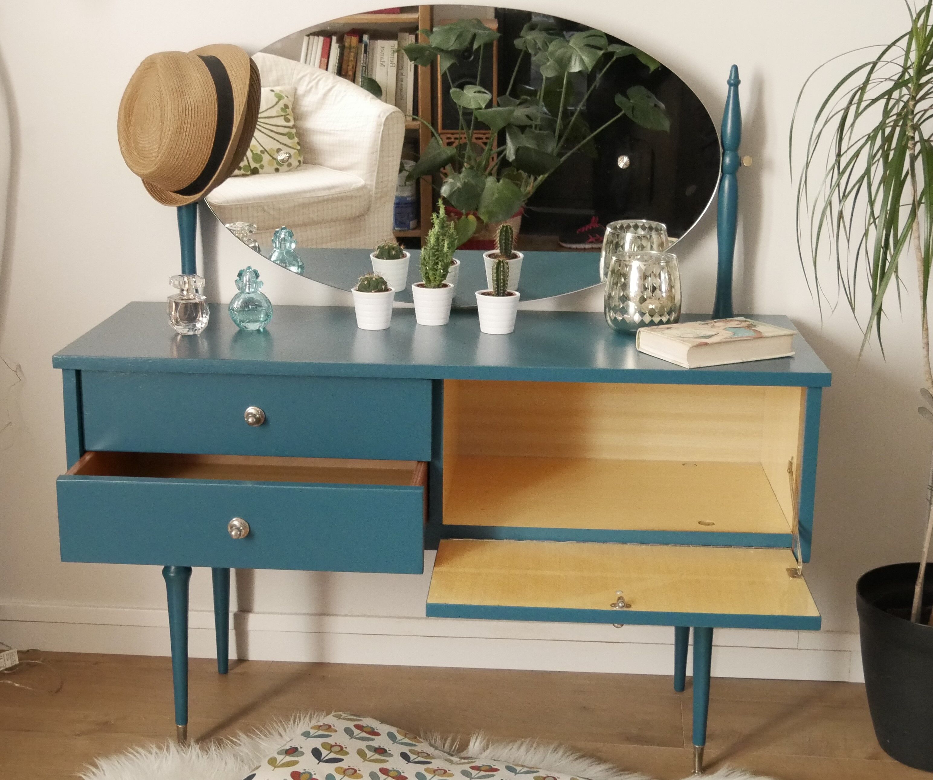 Vintage vanity, 60-70 years