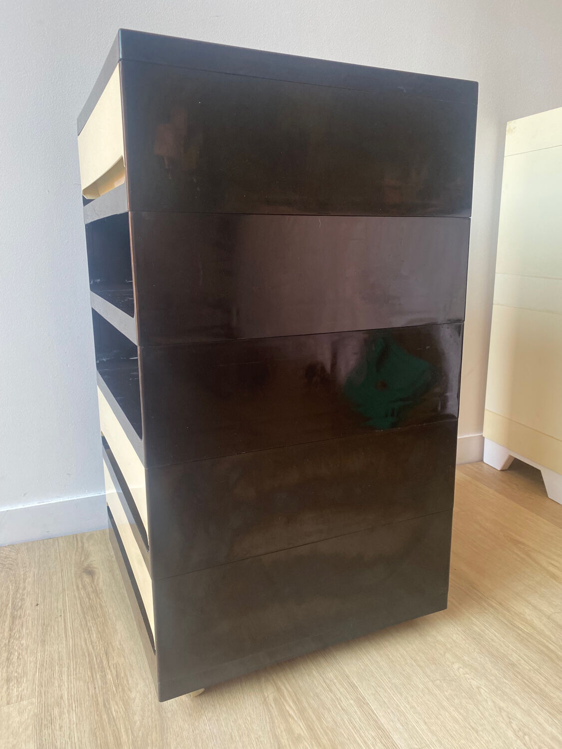 Commode plastique space age