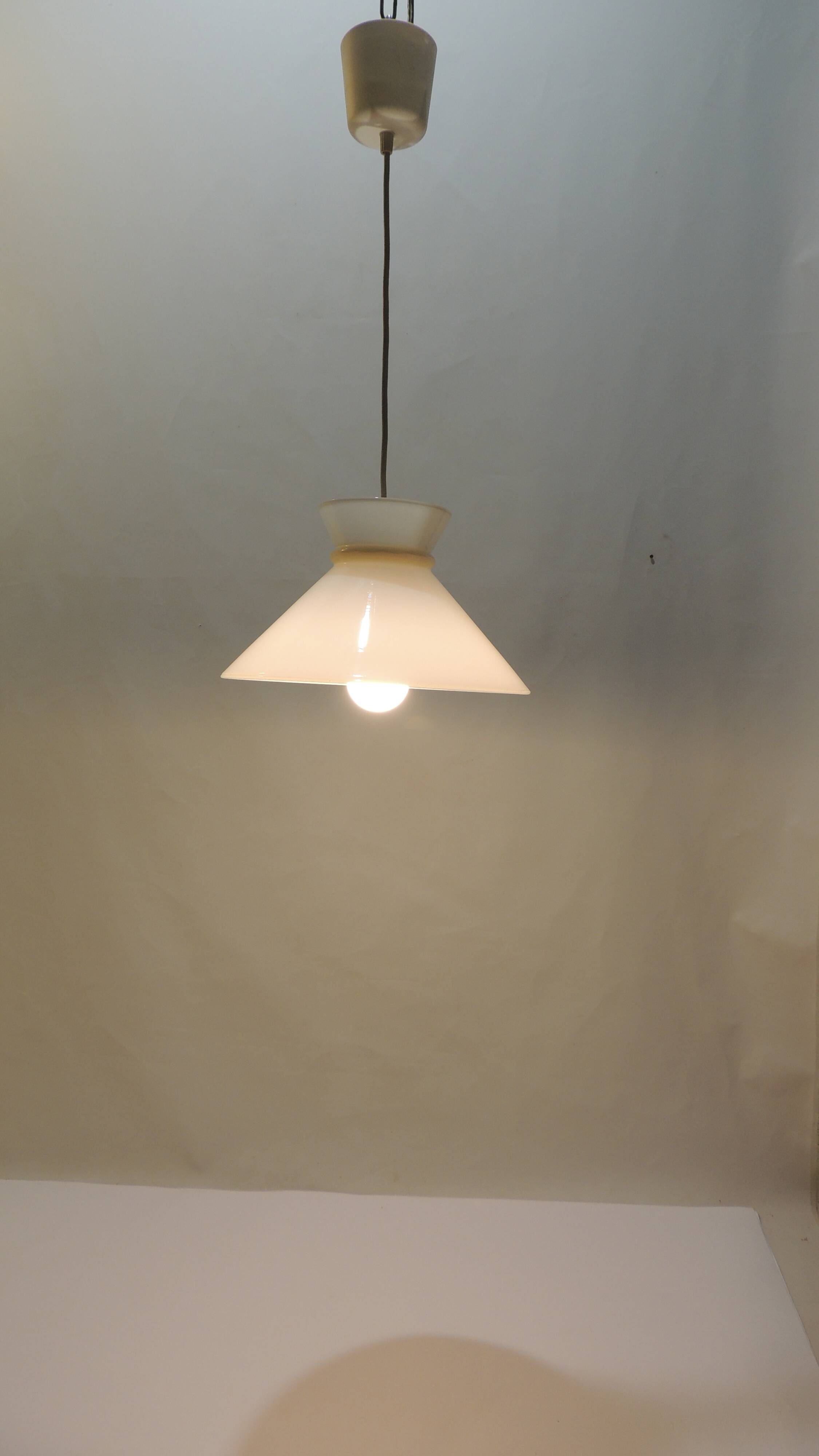 Suspension opaline blanche/vintage
