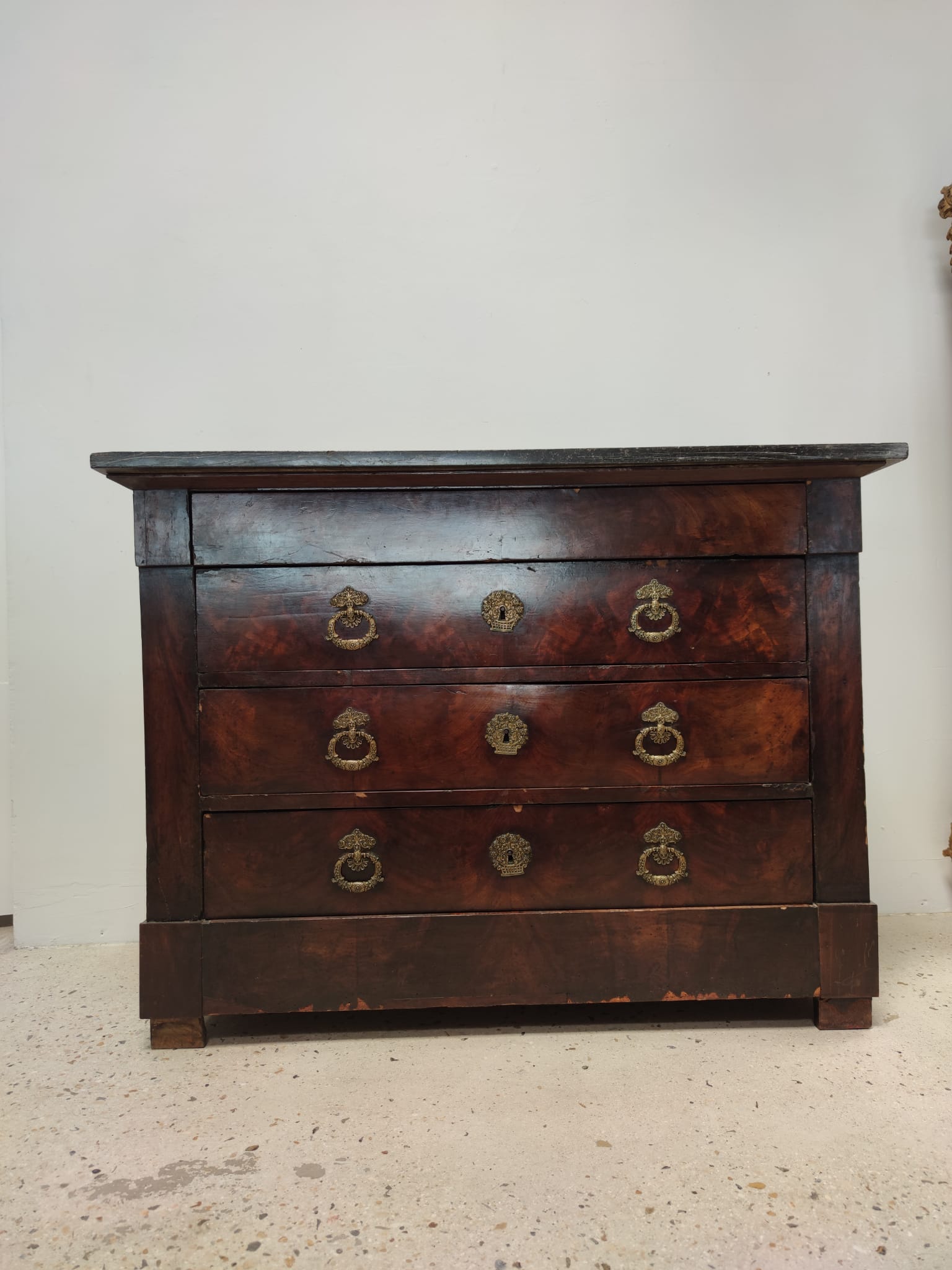 Chest of drawers in wood and gray marble with 4 drawers nineteenth century