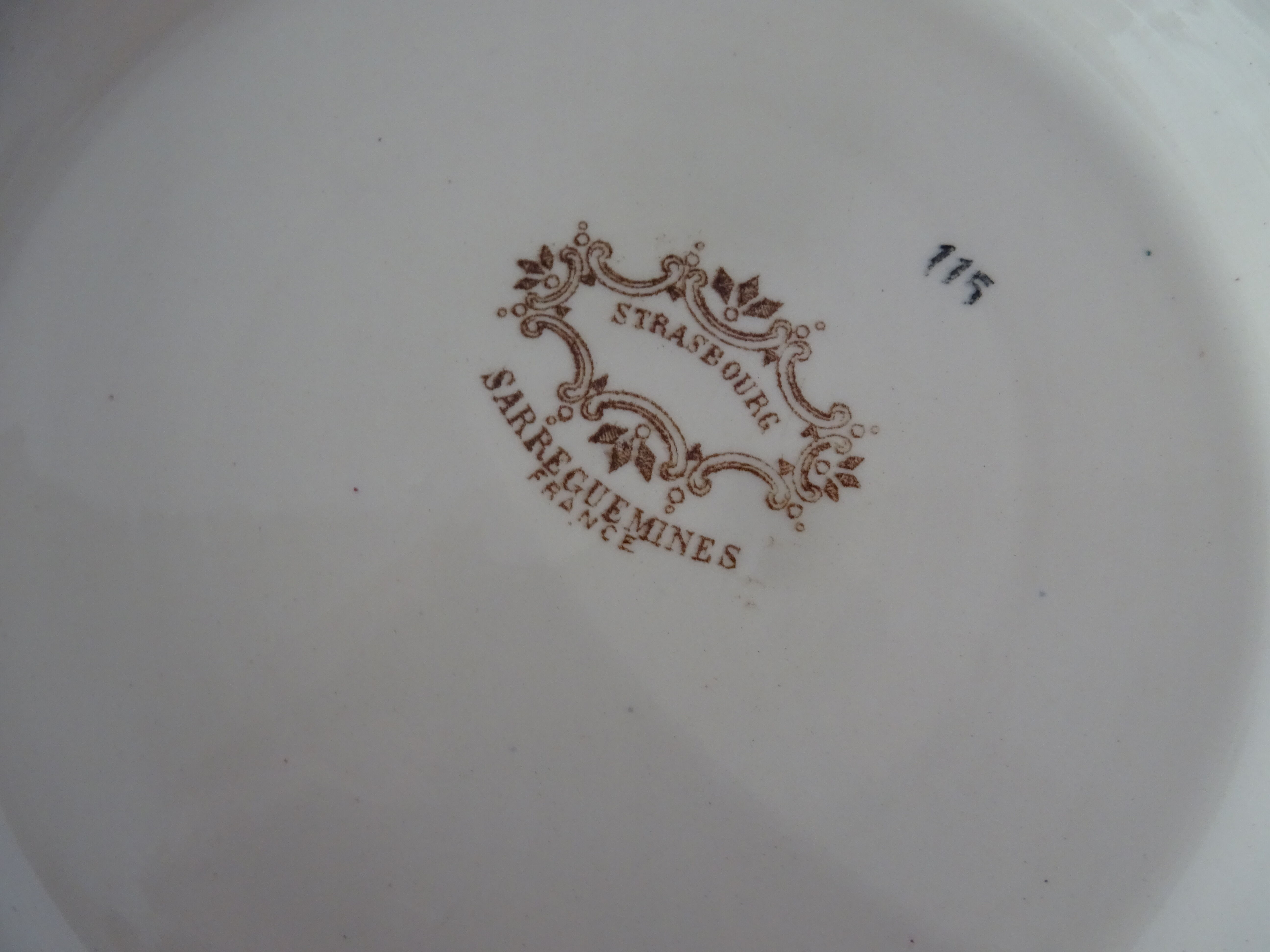 2 plats assiettes de présentation Sarreguemines 526112 faience fleurs STRASBOURG
