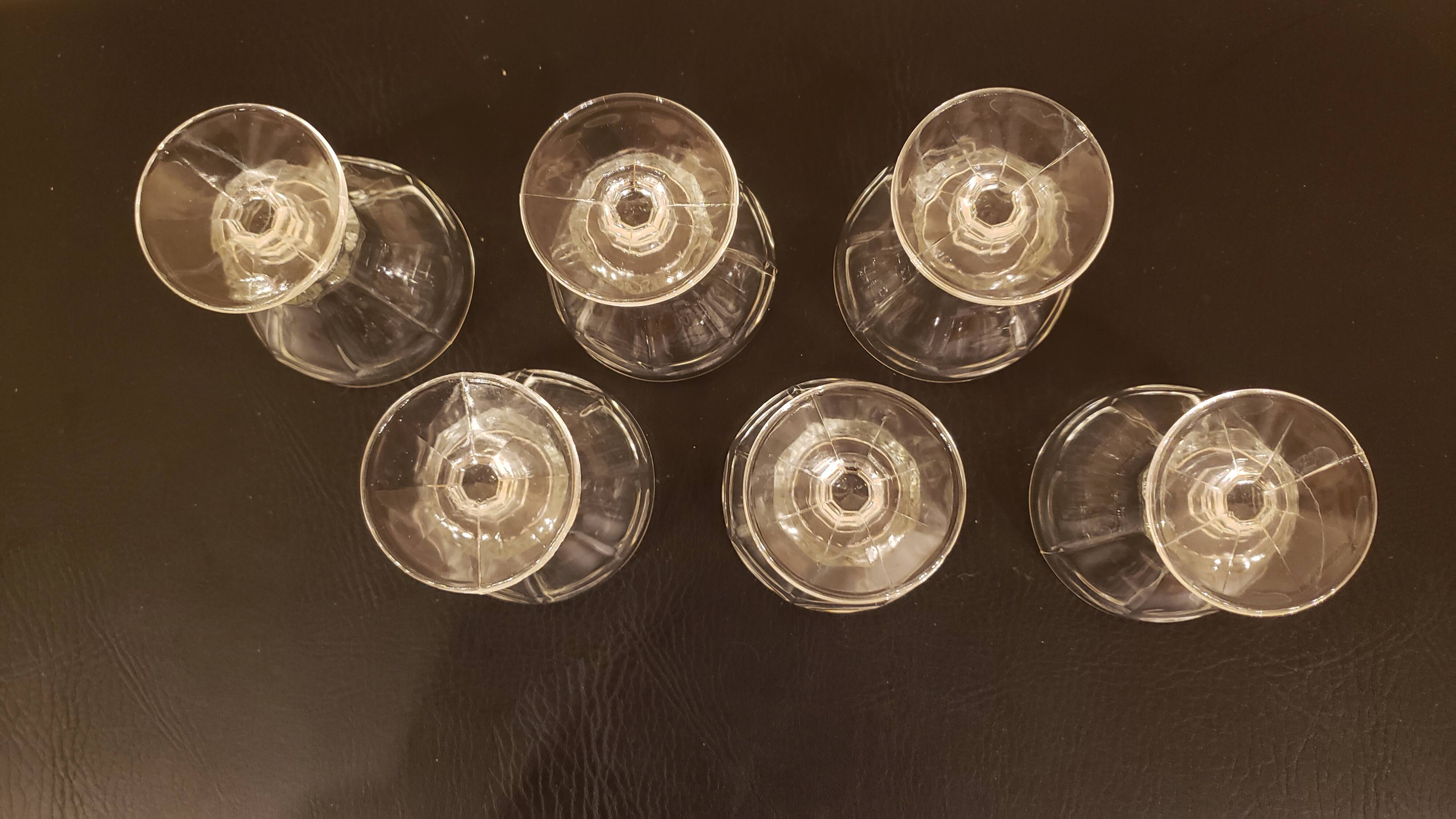 Set of 6 clear glass stemmed glasses